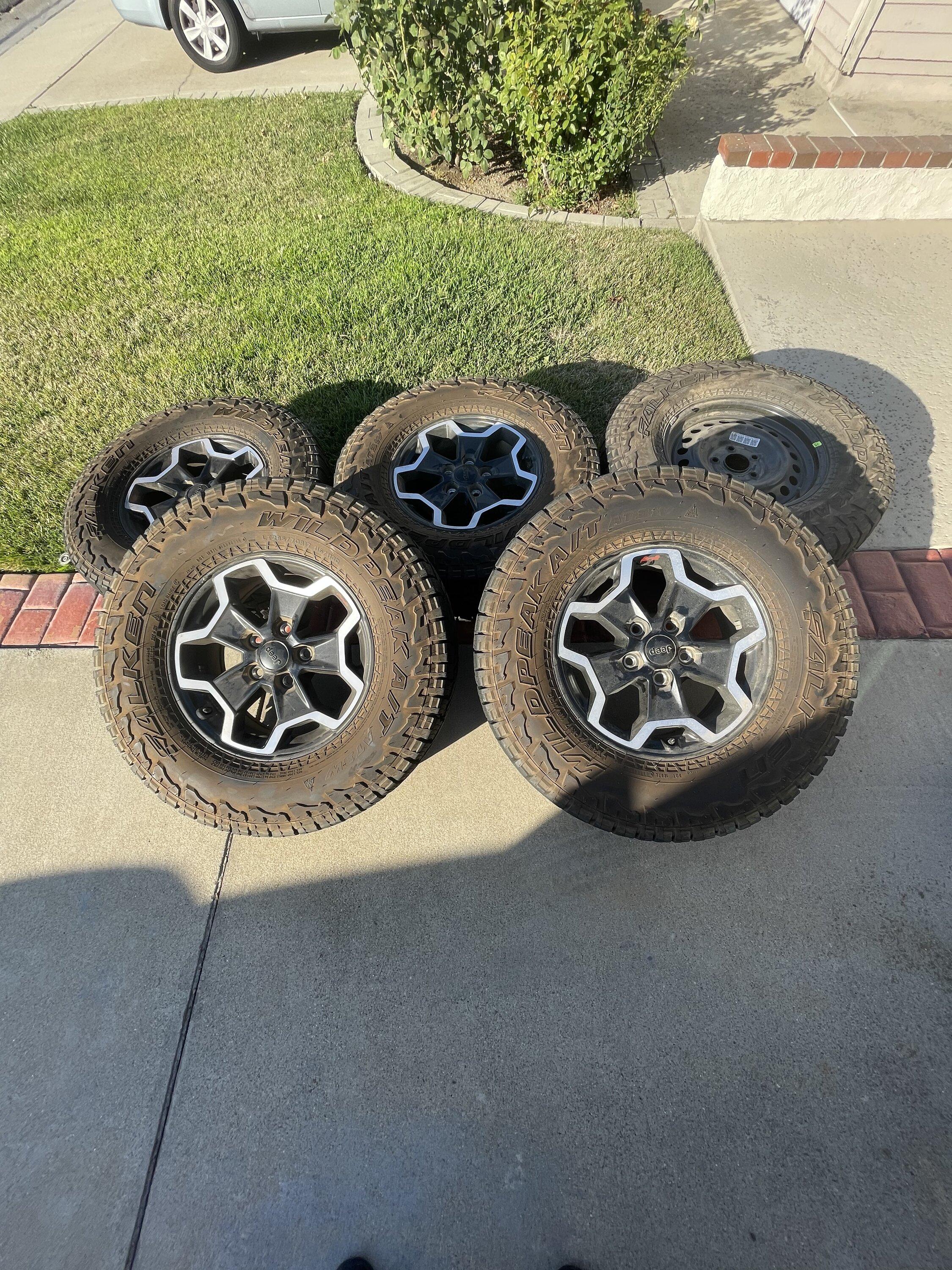 Jeep Gladiator 2020 Gladiator Rubicon wheels/spare 4E08A2FD-CEC8-49F3-995C-B375A89561B3