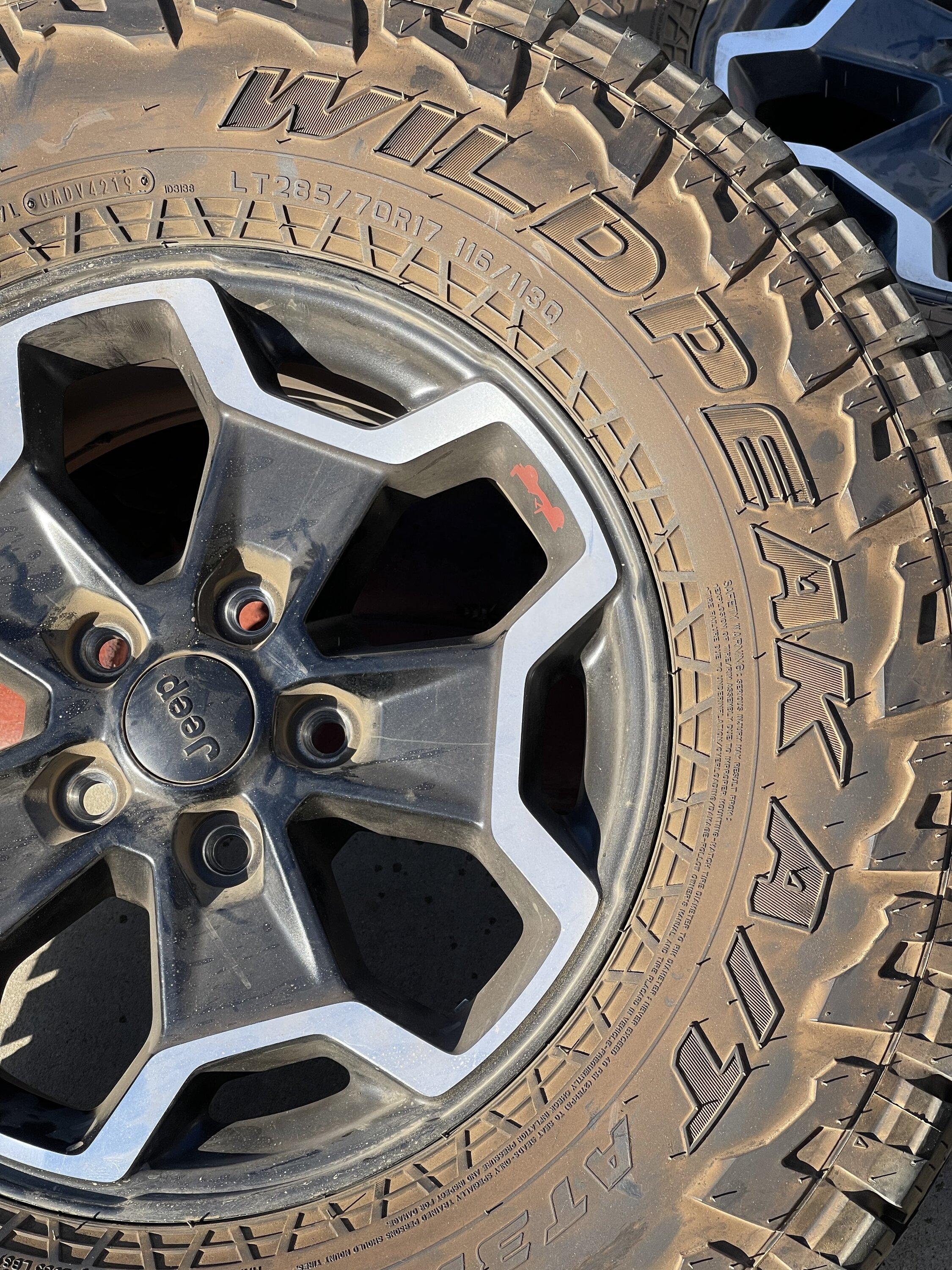 Jeep Gladiator 2020 Gladiator Rubicon wheels/spare 4E7AF6D0-017C-45DD-BCAB-C12846E6AB6A
