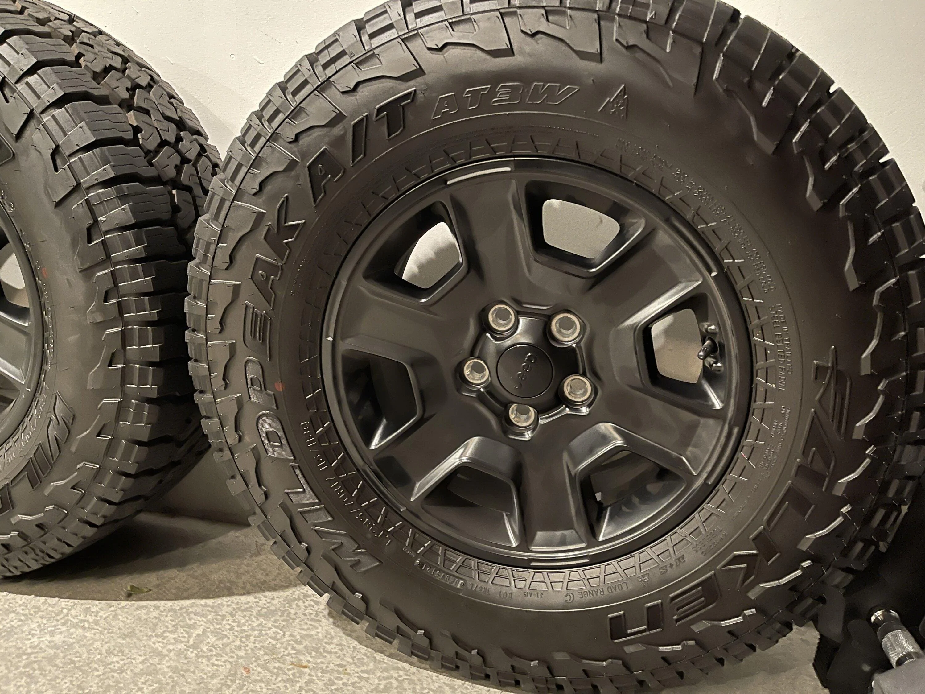 Jeep Gladiator 2022 Mojave Wheels + Falken Wildpeak! x 4 IMG_5673