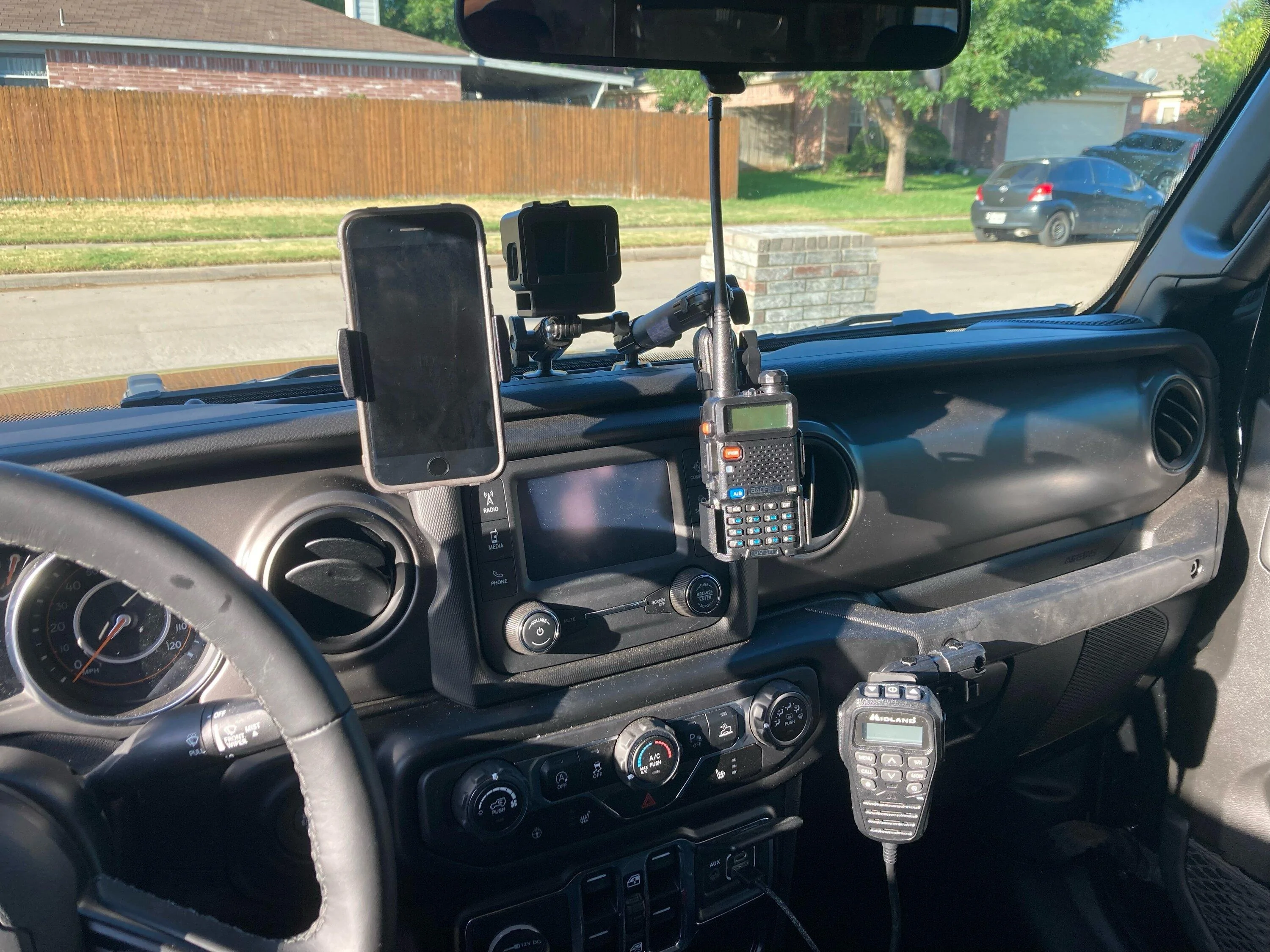 Jeep Gladiator iphone car mount 4FBFC66B-9C3E-49E4-A879-9317013FAF54
