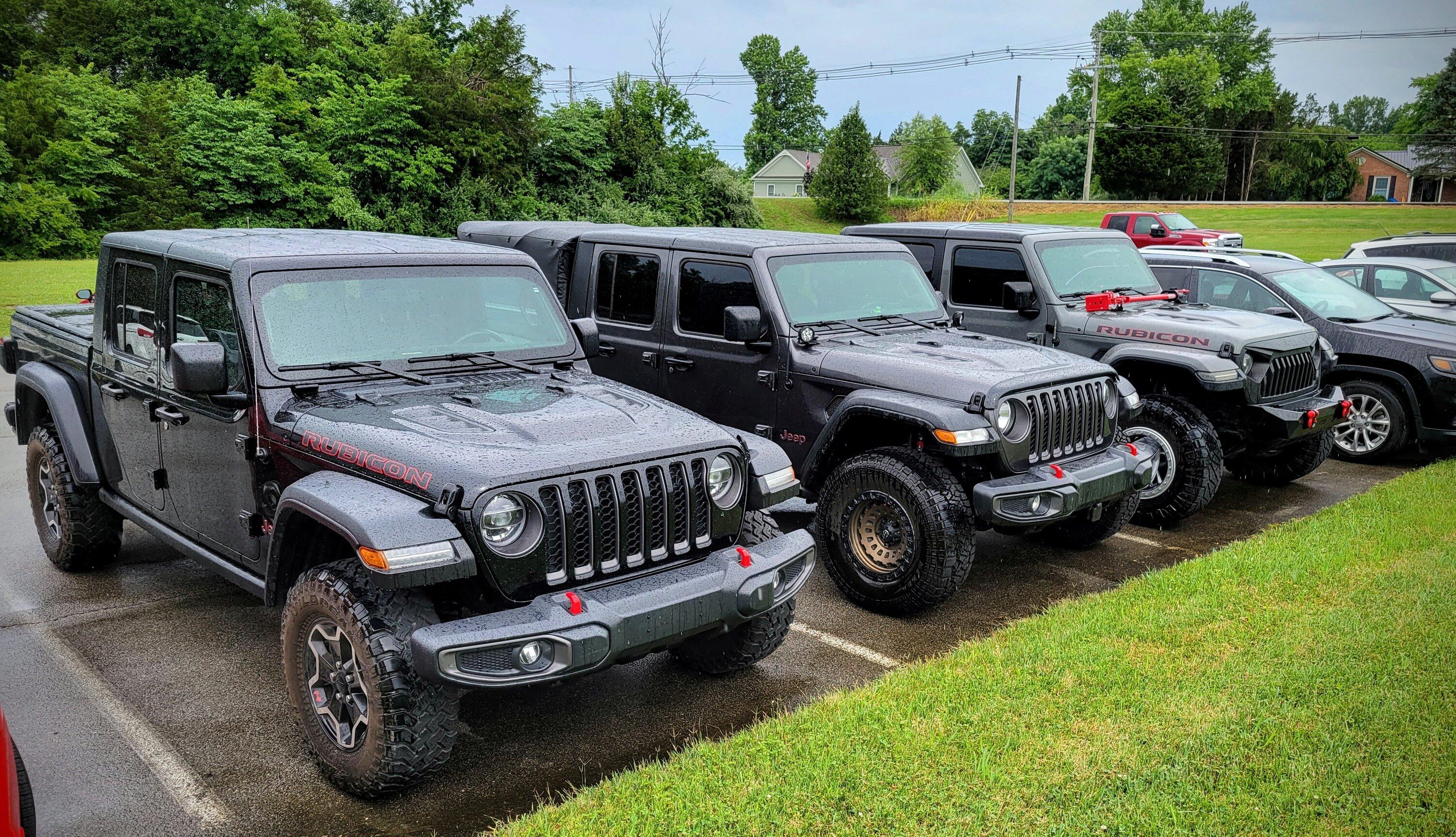 Jeep Gladiator Jeeps Parking Next To Jeeps 20220717_103900~2