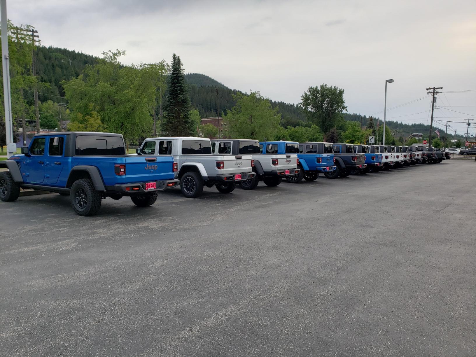 Jeep Gladiator Jeeps Parking Next To Jeeps 1658178630875