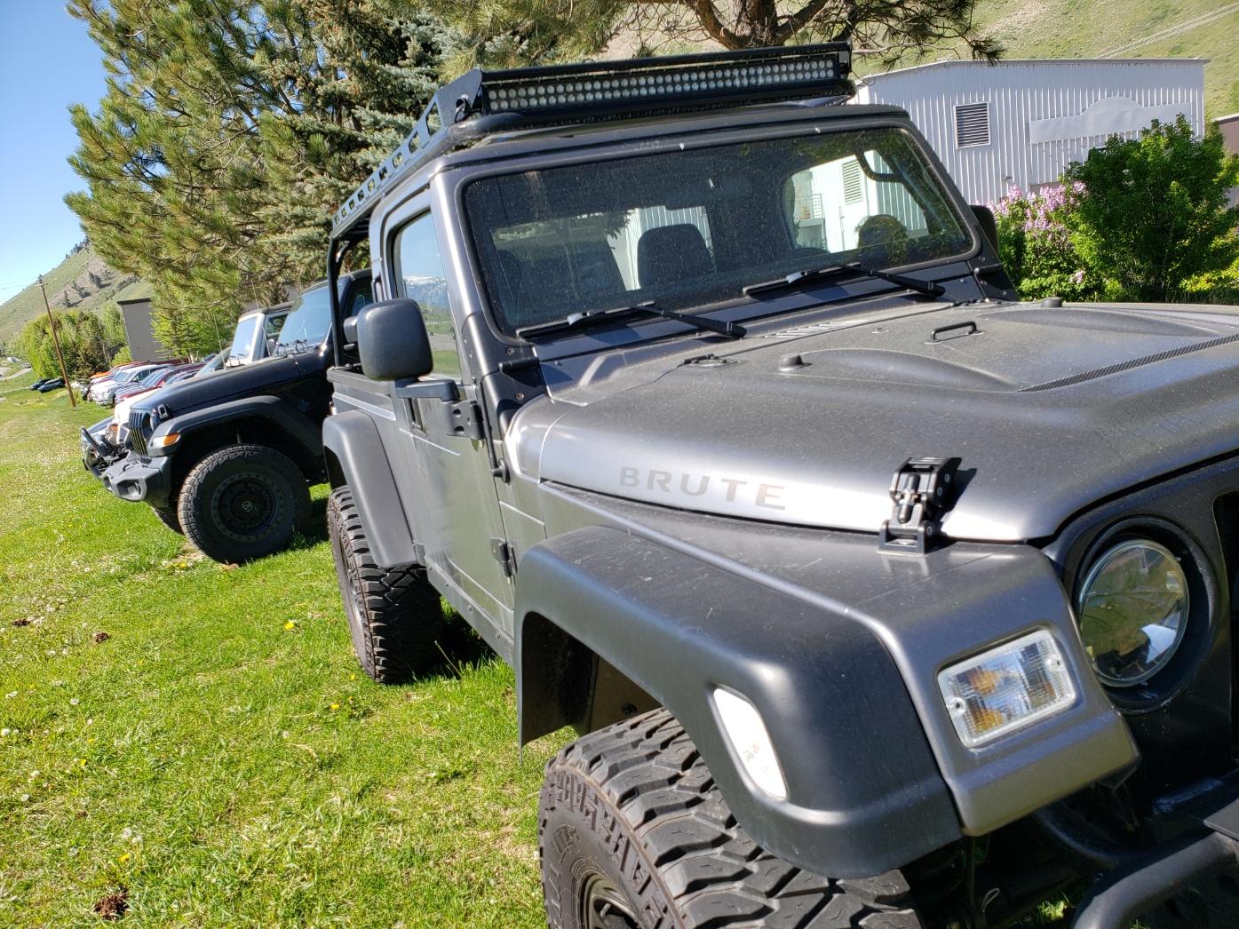 Jeep Gladiator Jeeps Parking Next To Jeeps 1658178806602