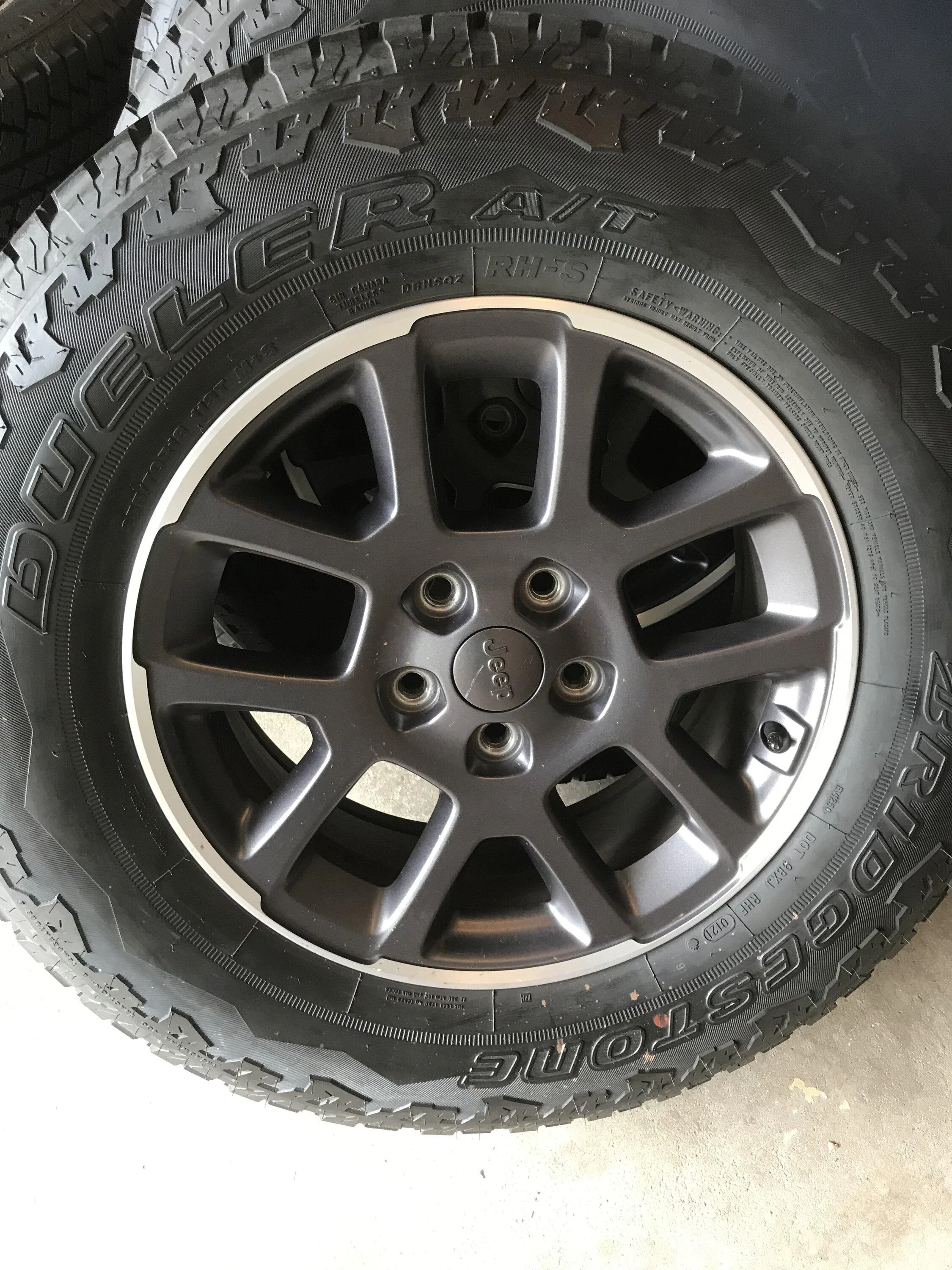 Jeep Gladiator 5 Bridgestone Dueler 255/70R18 tires on Gladiator wheels. 800$ 120F0FE8-167D-4033-9CEC-3B3FD536F587
