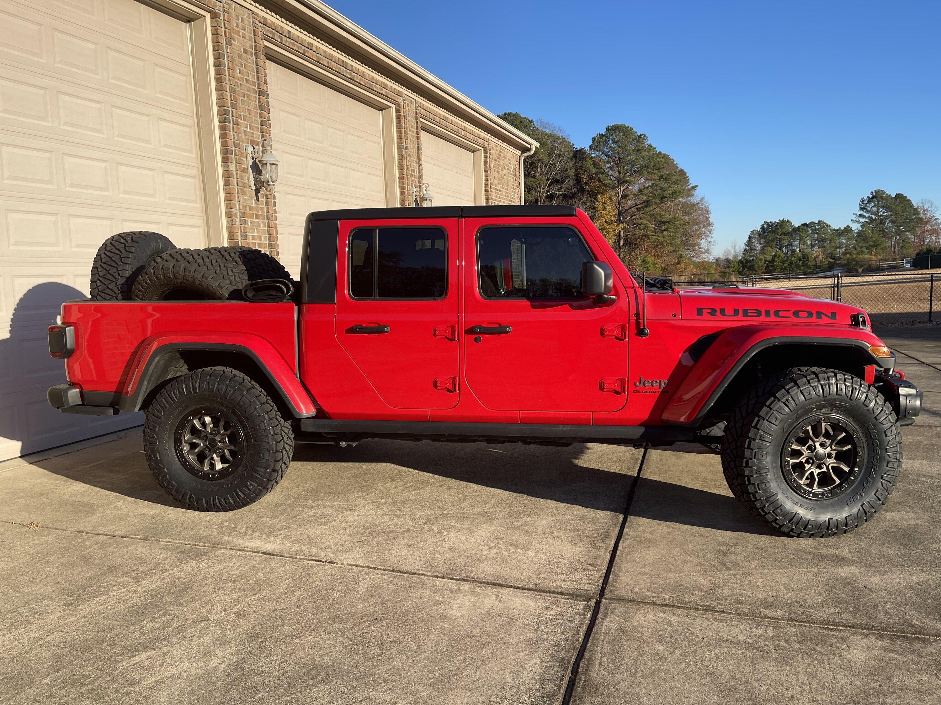 Jeep Gladiator (5) Wrangler 392 wheels w/ 37" Nitto Ridge Grapplers & OEM TPMS IMG_5277 copy