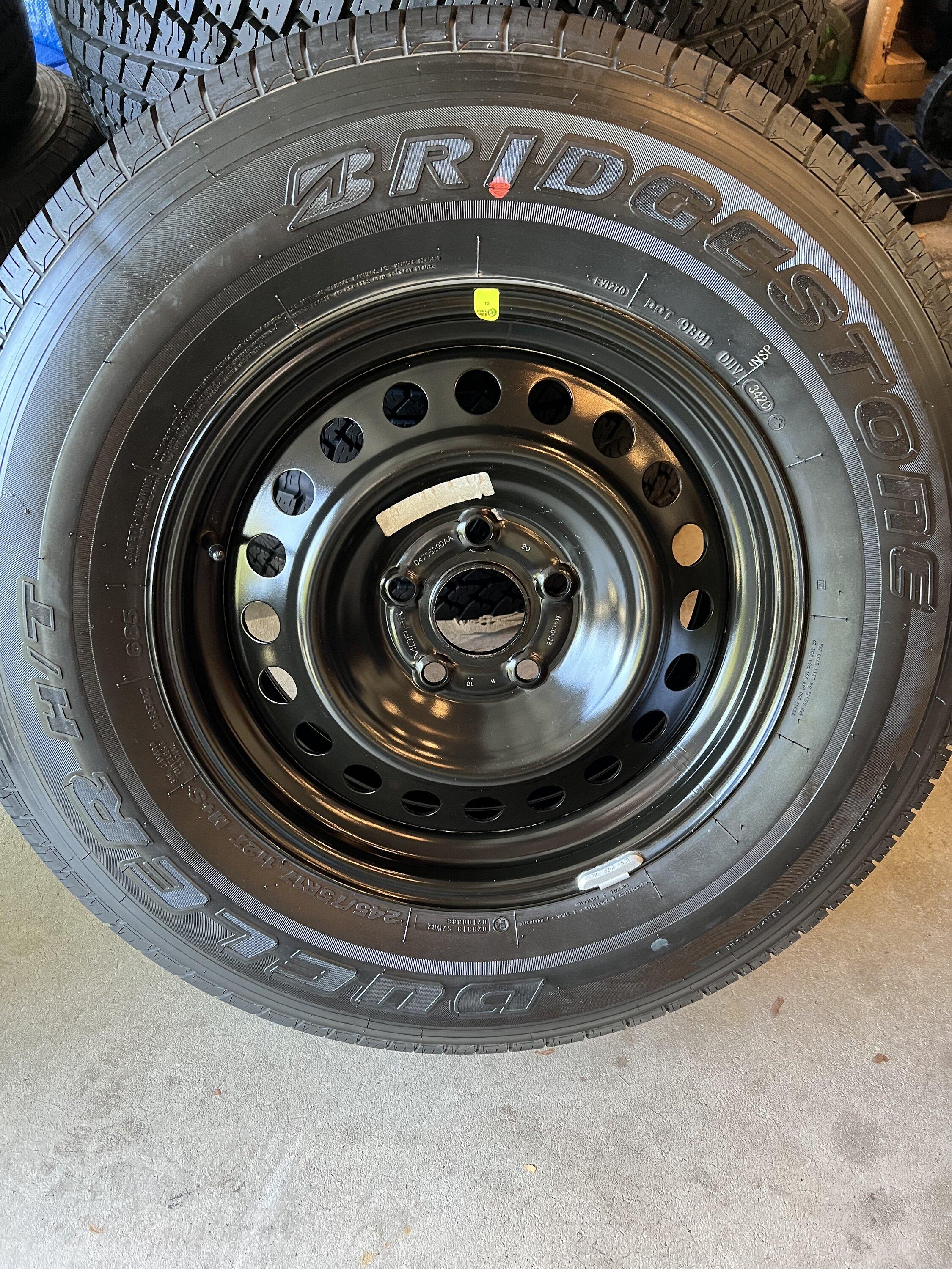 Jeep Gladiator Two 245/75R17 Bridgestone Dueler HT on steel wheel 75$ each 0097402A-CFFF-4559-8CBC-A8BBCFCFD048