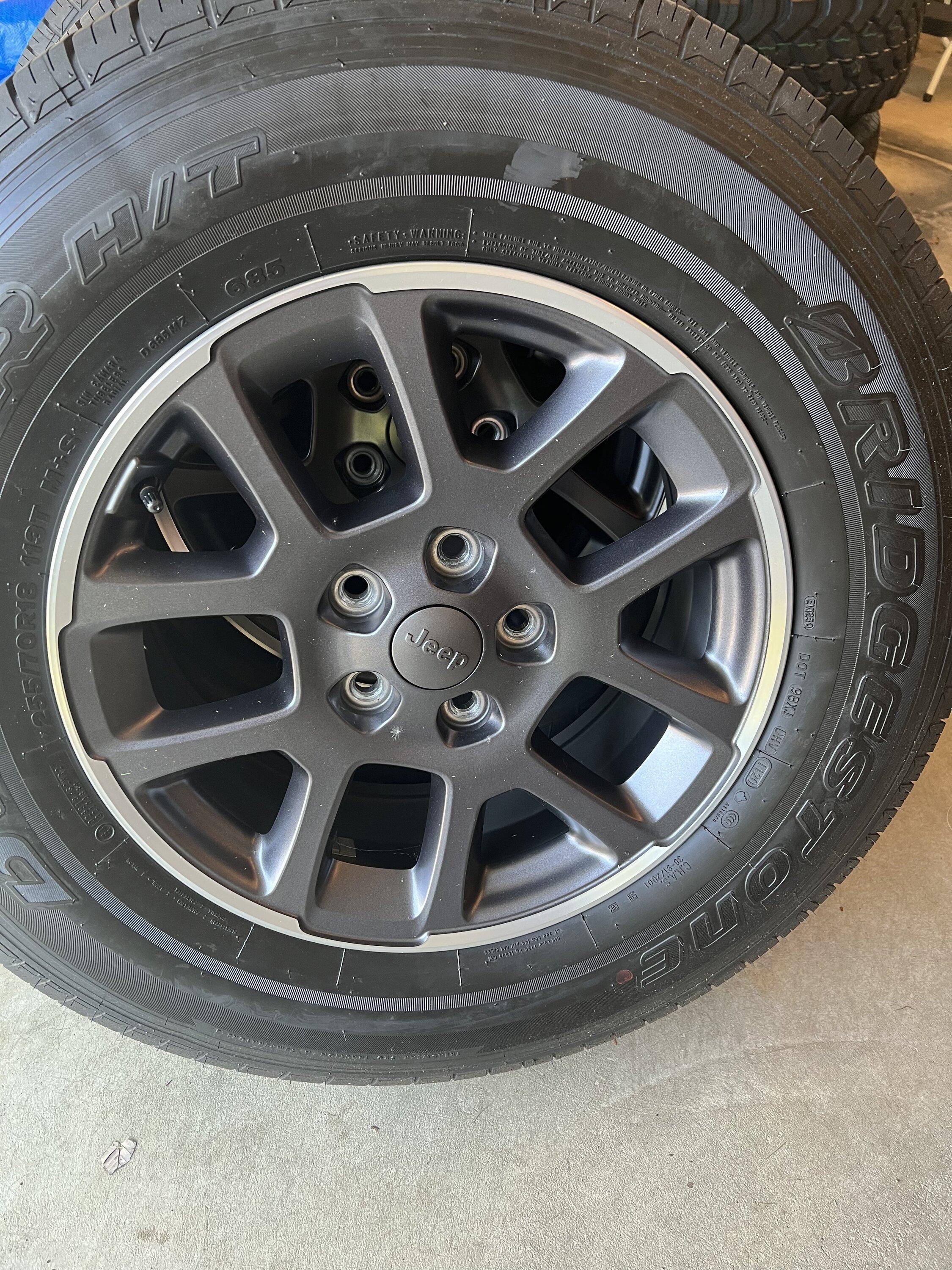 Jeep Gladiator Set of four 255/70R18 Bridgestone Dueler HT’s on 2021 Gladiator rims $300 3F740B18-E0B9-48EF-B72F-3558595445C7
