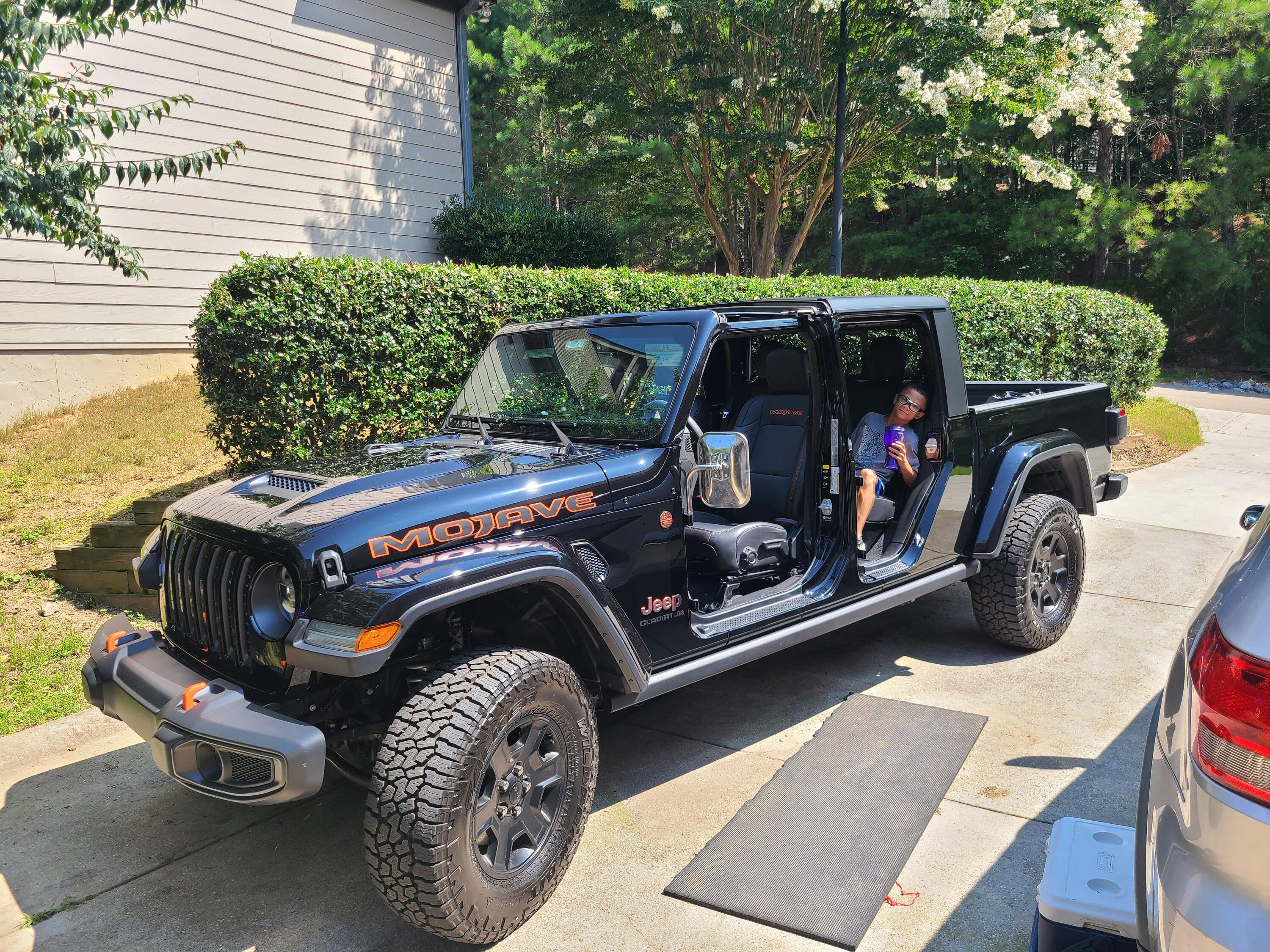 Jeep Gladiator Desert Bomber, Rock crawler, Highway jaunter 20210727_113437