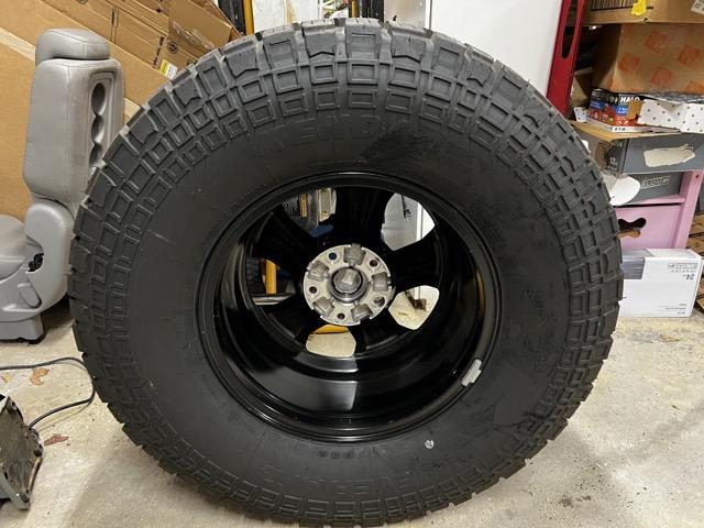 Jeep Gladiator Set of five Kenda Klever AT2 315/70R17 on Quadratec Recon Wheels w/ TPMS IMG_1136 Medium