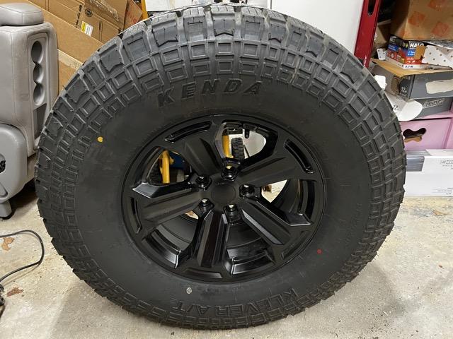 Jeep Gladiator Set of five Kenda Klever AT2 315/70R17 on Quadratec Recon Wheels w/ TPMS IMG_1135 Medium