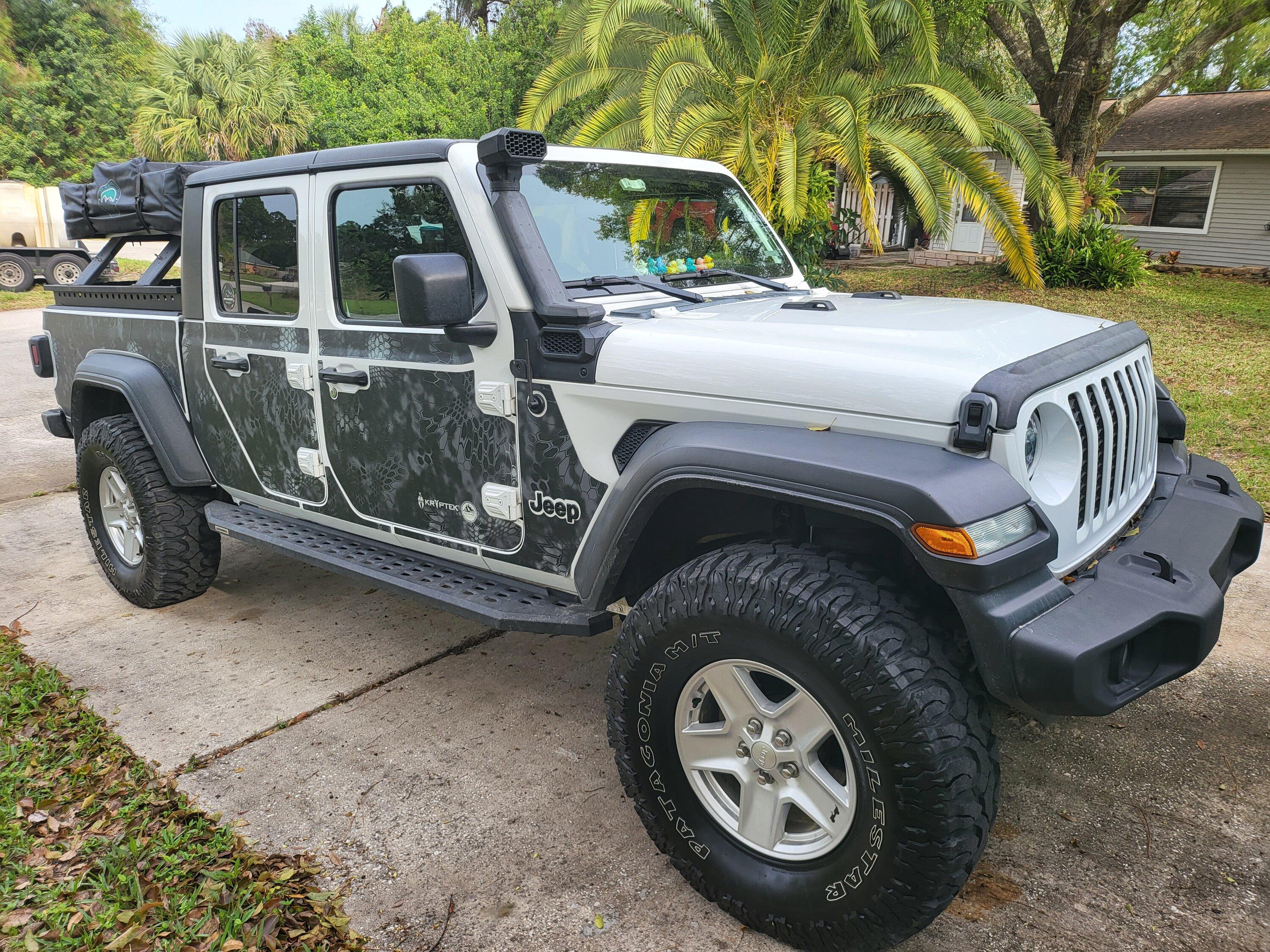 Jeep Gladiator Desert Bomber, Rock crawler, Highway jaunter 20220312_085929