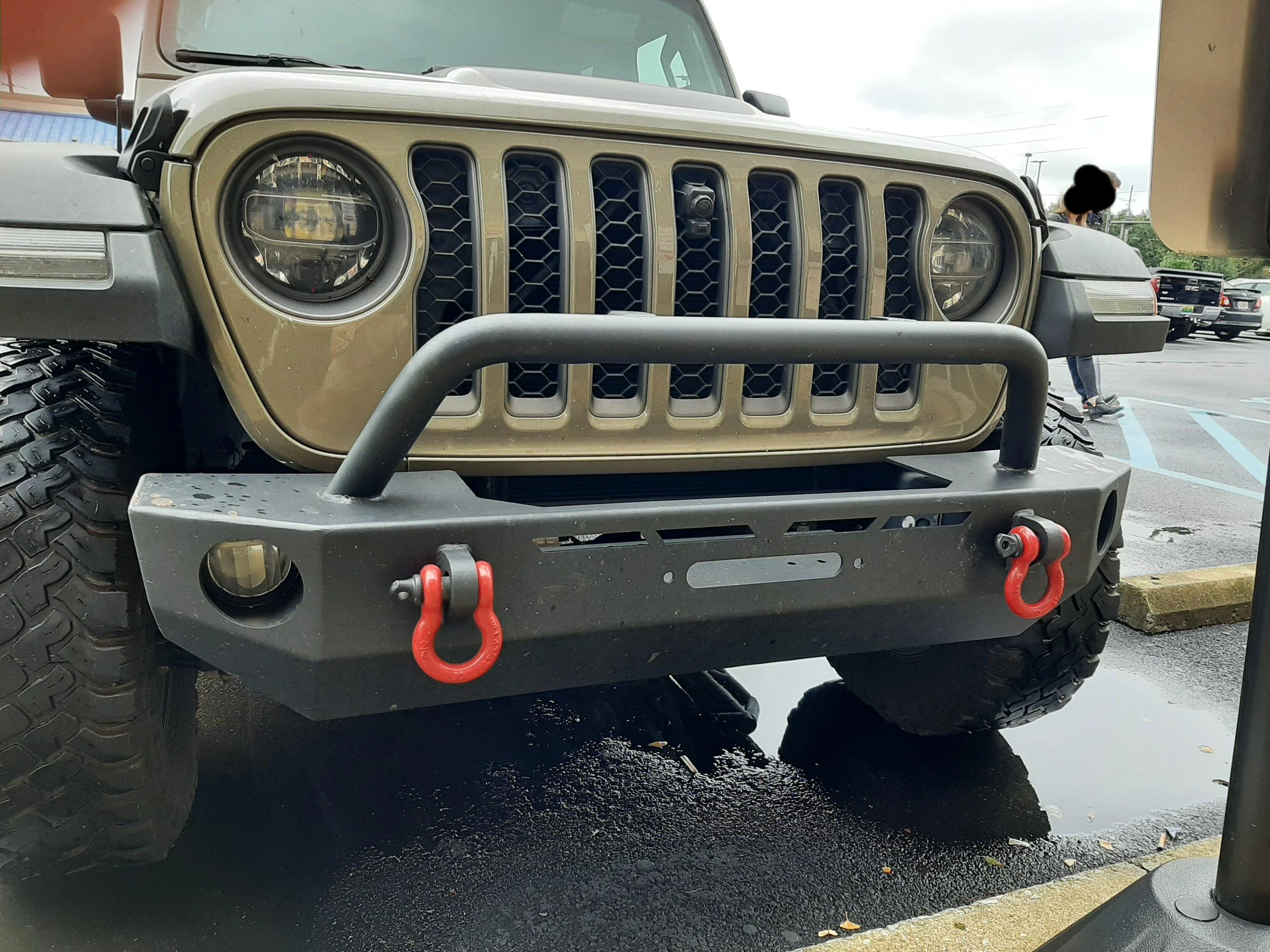 Jeep Gladiator Grill differences on trims. 20211003_131003