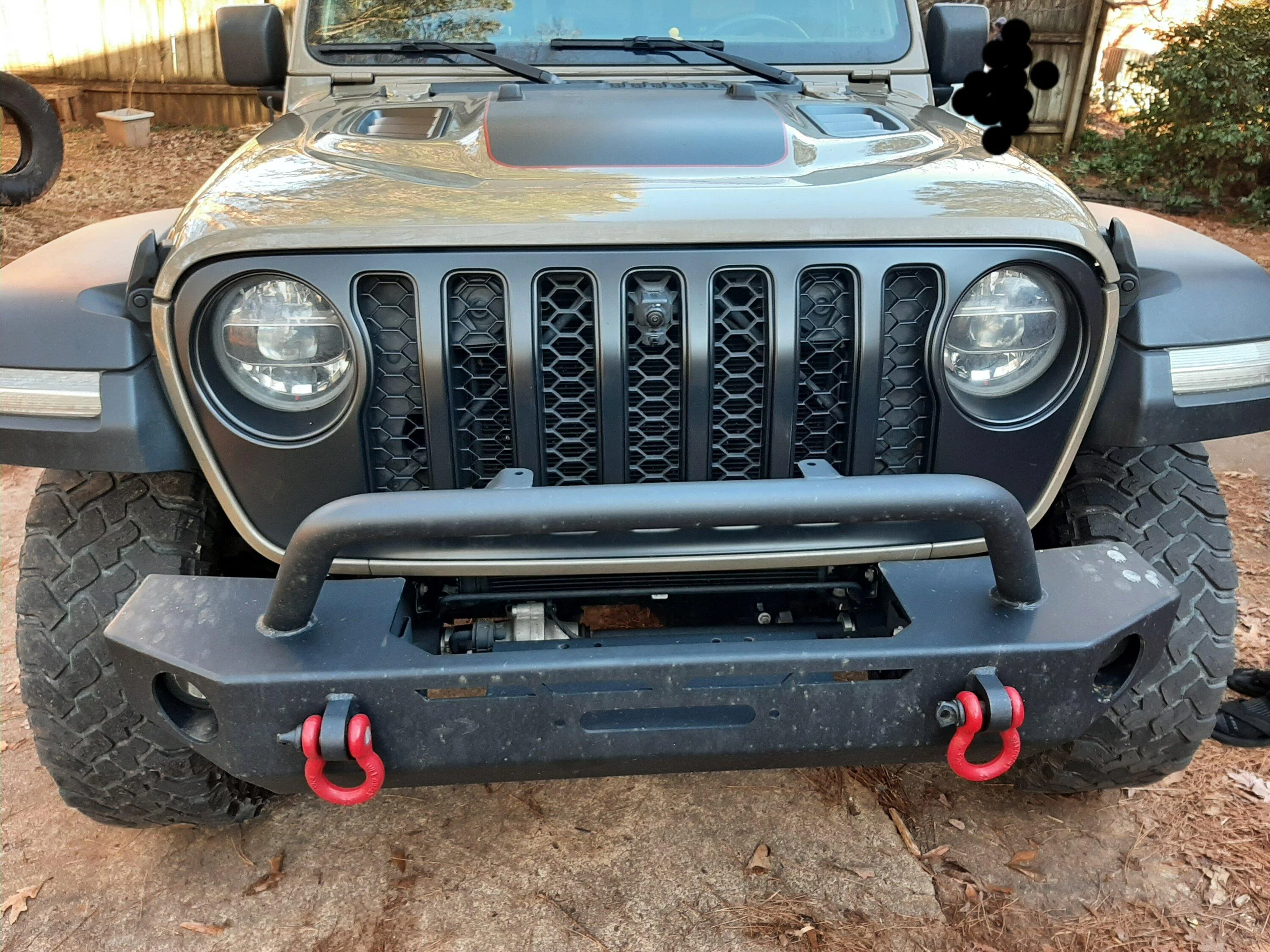 Jeep Gladiator Grill differences on trims. 20220123_153210
