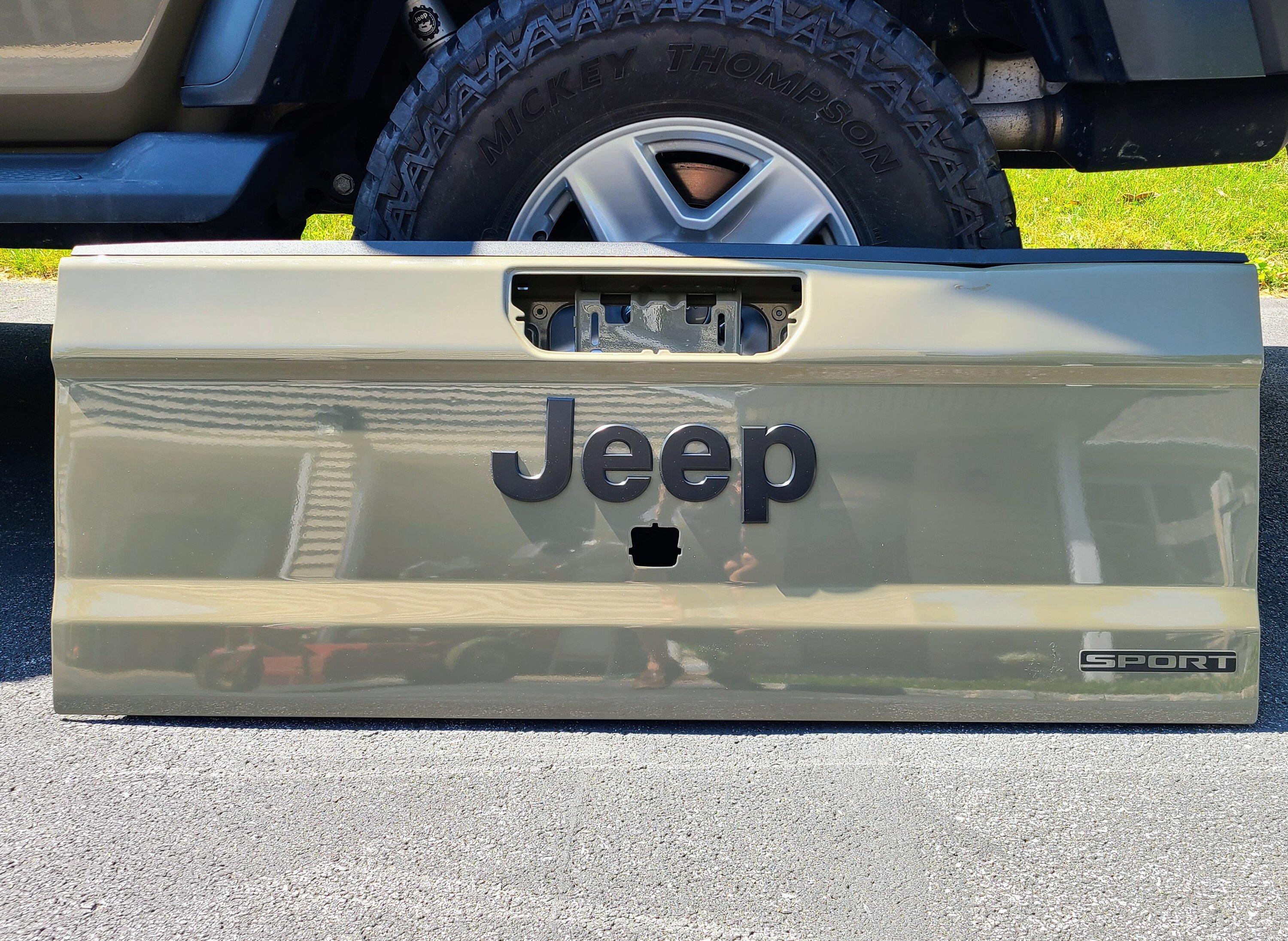 Jeep Gladiator 2020 JT Sport tailgate, in Gator 20220625_104441