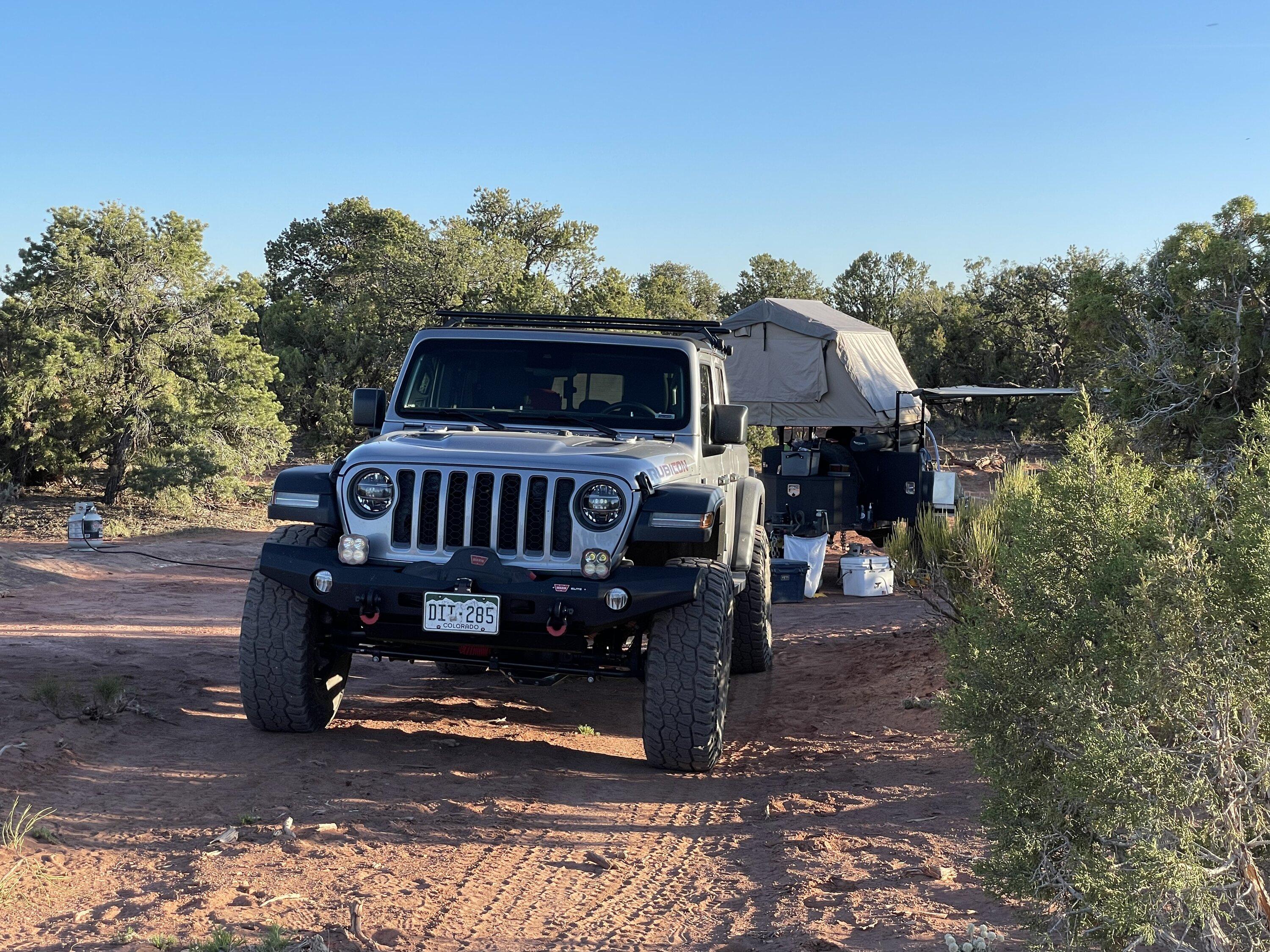 Jeep Gladiator For Sale - Smittybilt XL Roof Top Tent 26FEA312-178C-48AC-86B2-7754C42C1F92