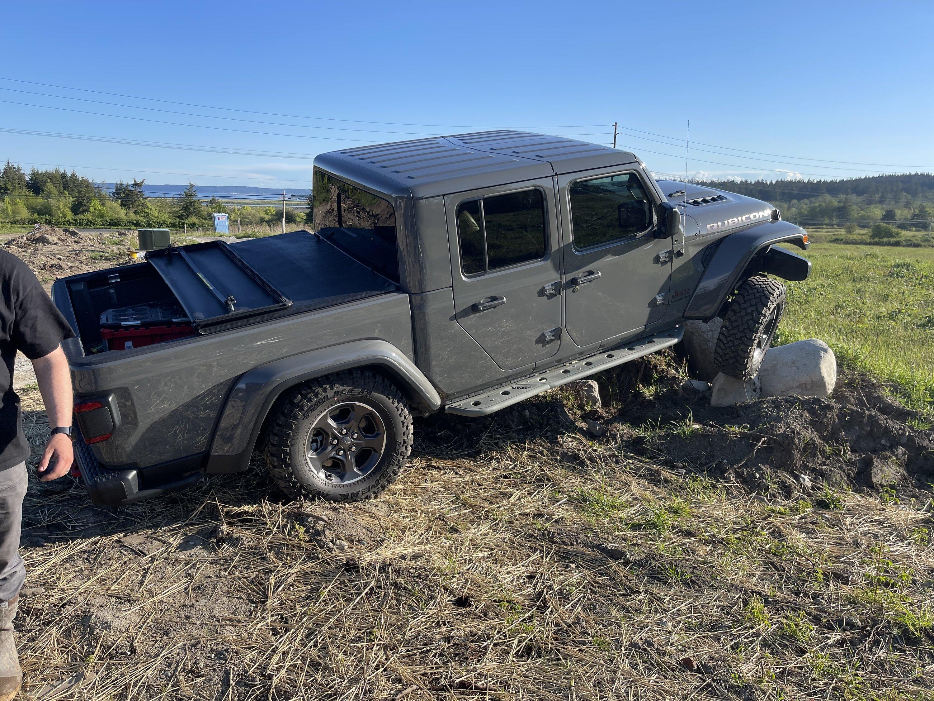 Jeep Gladiator Flexed/flexing- show off ? post your photo & info! 22433795-CA9E-4500-930A-6E146421E47D