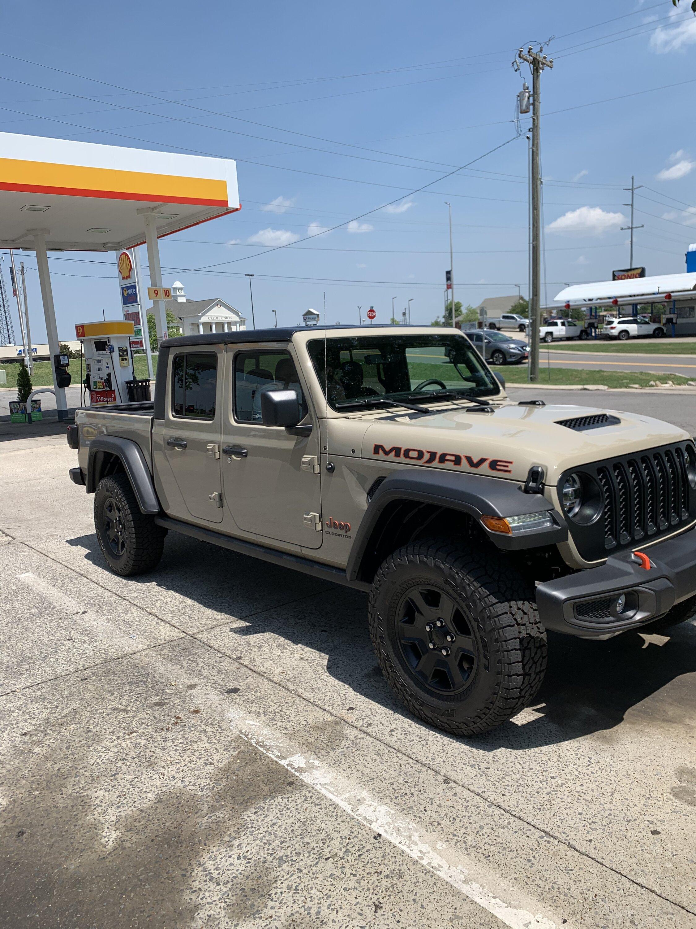 Jeep Gladiator Gobi Gladiators Waiting Room EF599743-6427-499B-94DA-008139B3E520