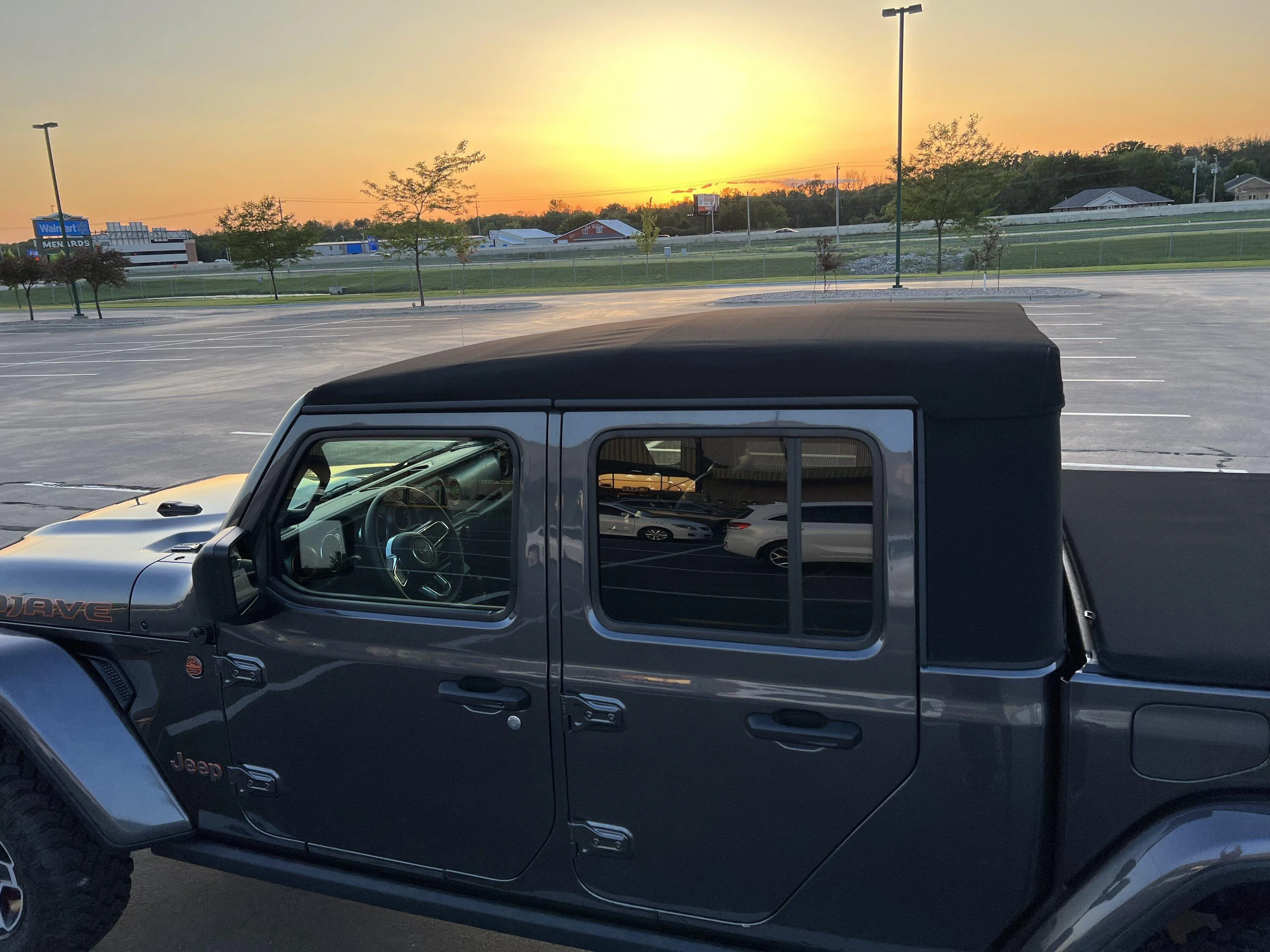 Jeep Gladiator <Pending pickup> Mopar Premium Soft Top 82215614 EBC74F66-6D31-49D5-9C14-48DFDB1FDD5C