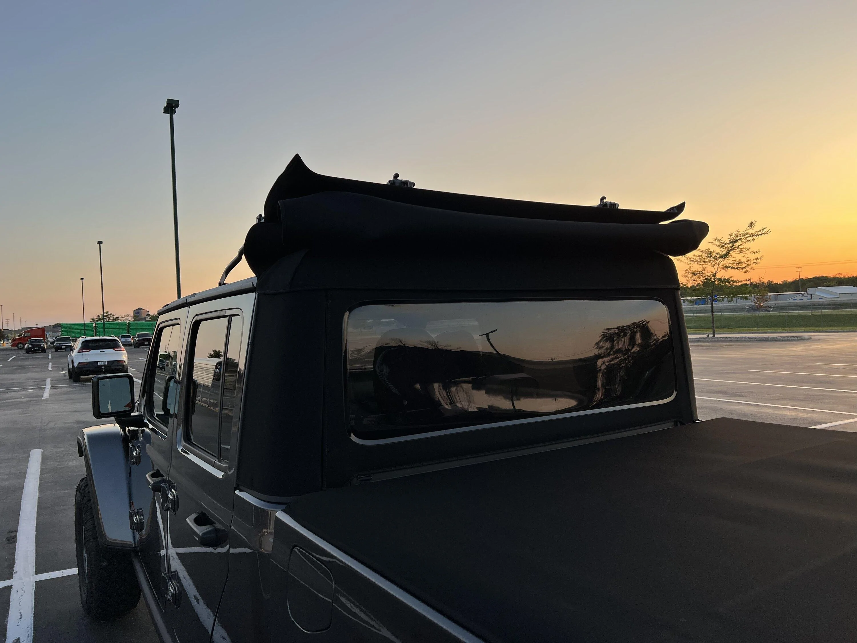 Jeep Gladiator <Pending pickup> Mopar Premium Soft Top 82215614 50C5AAC5-9EF1-49A7-AFA6-783804DD4AB9
