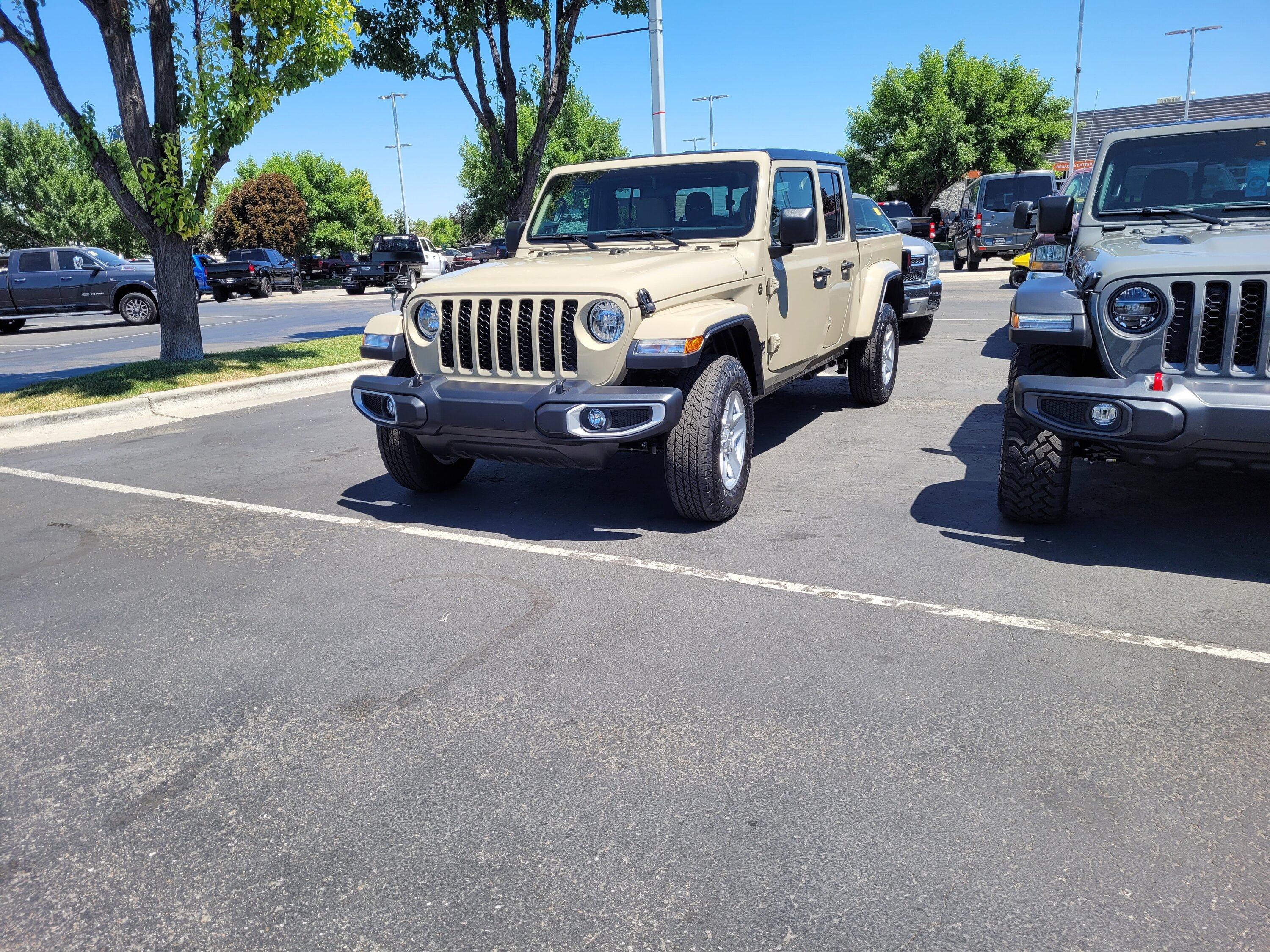 Jeep Gladiator Gobi Gladiators Waiting Room 20220721_141605