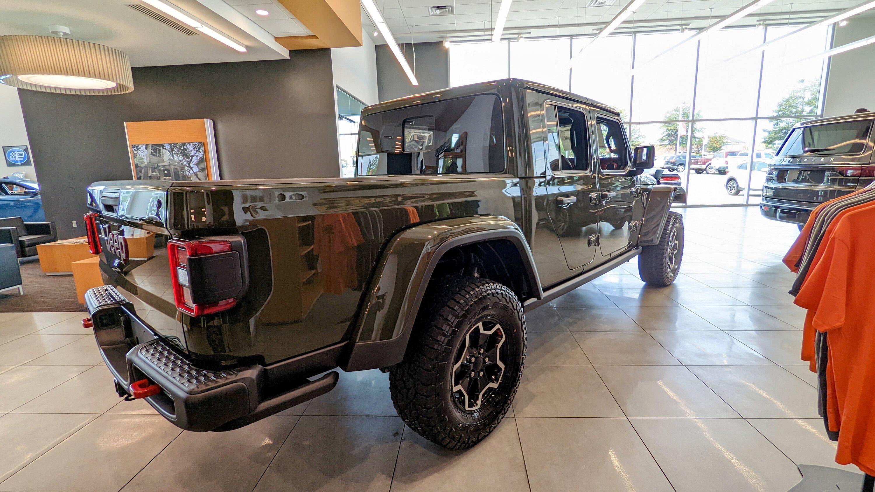Jeep Gladiator Gladiator Glamour Shots PXL_20220721_160925727~2