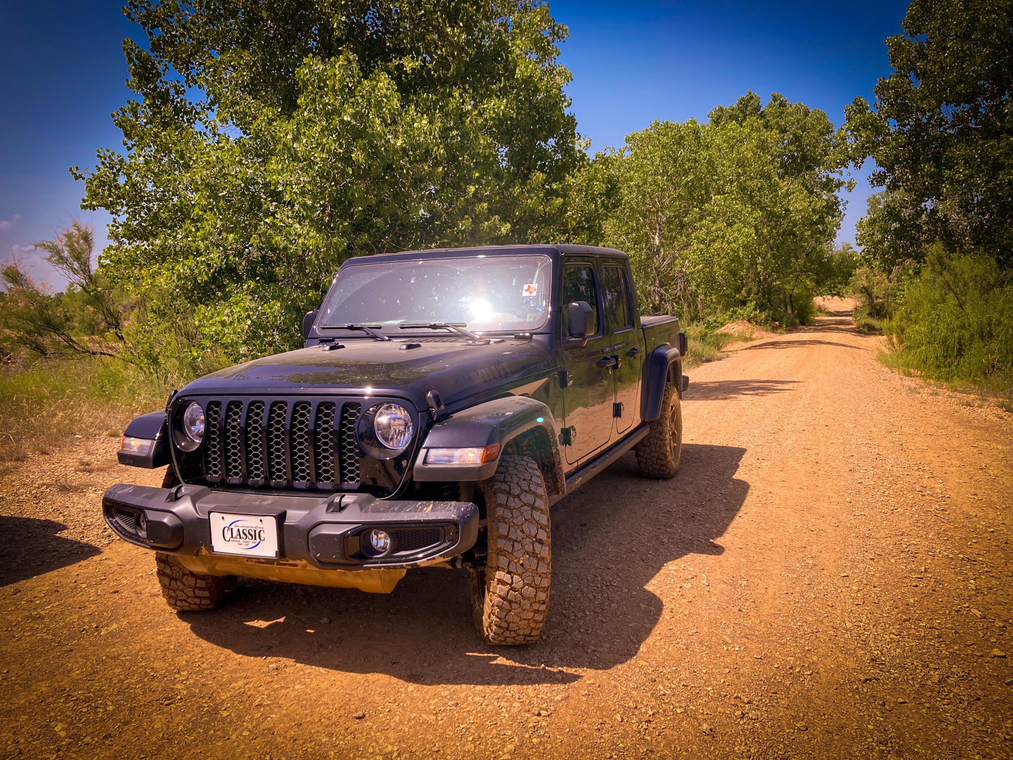 Jeep Gladiator Gladiator Glamour Shots 5B7E728D-89AF-4F0F-835C-898D99696951