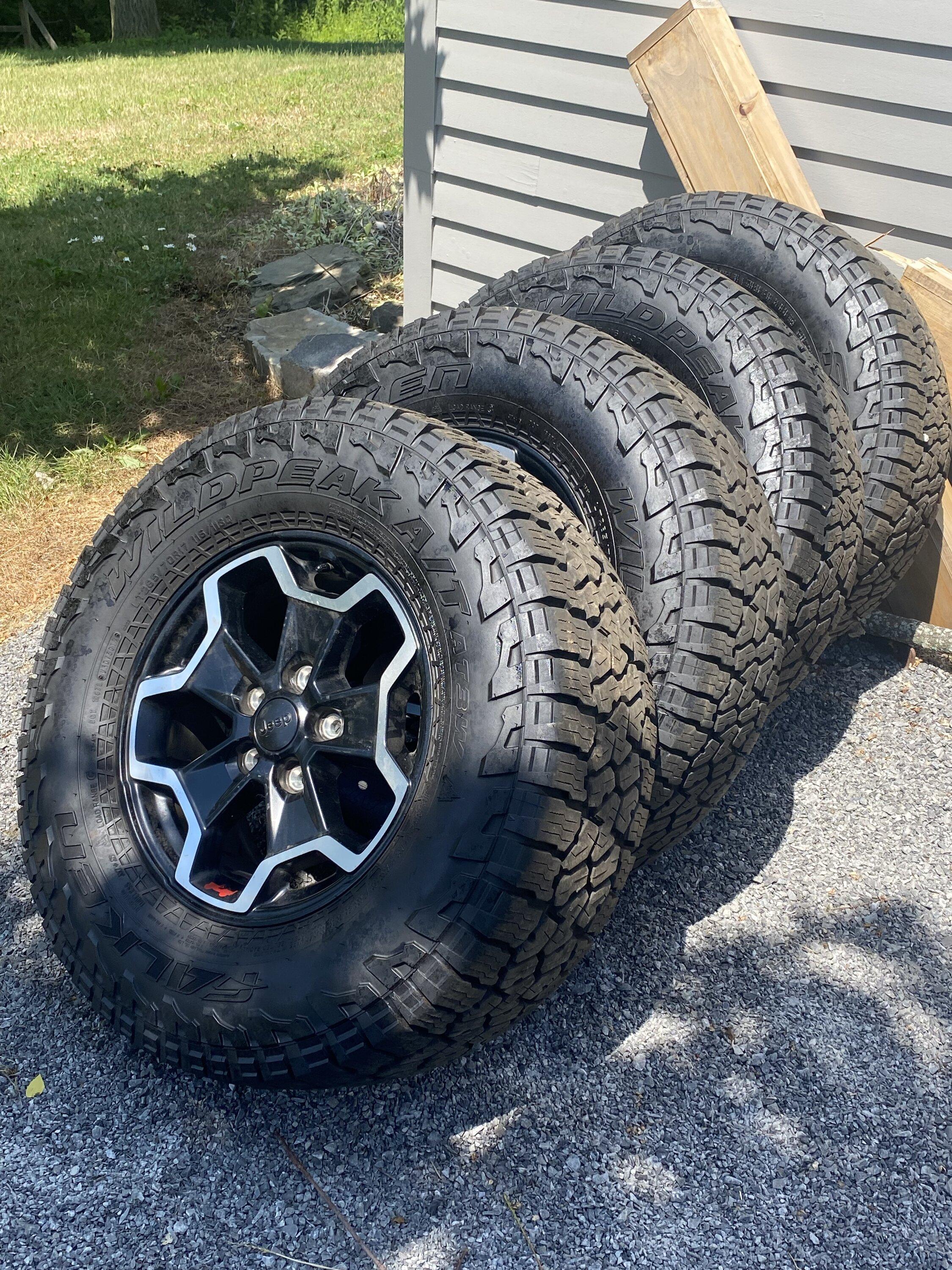 Jeep Gladiator Jeep Gladiator Accessories: Rubicon Wheels (2 Sets), Bestop Sunrider (Twill), Mac’s Tie Downs, Console Vault 502643FC-86CE-4F42-AA1C-C00BC2F0F76E