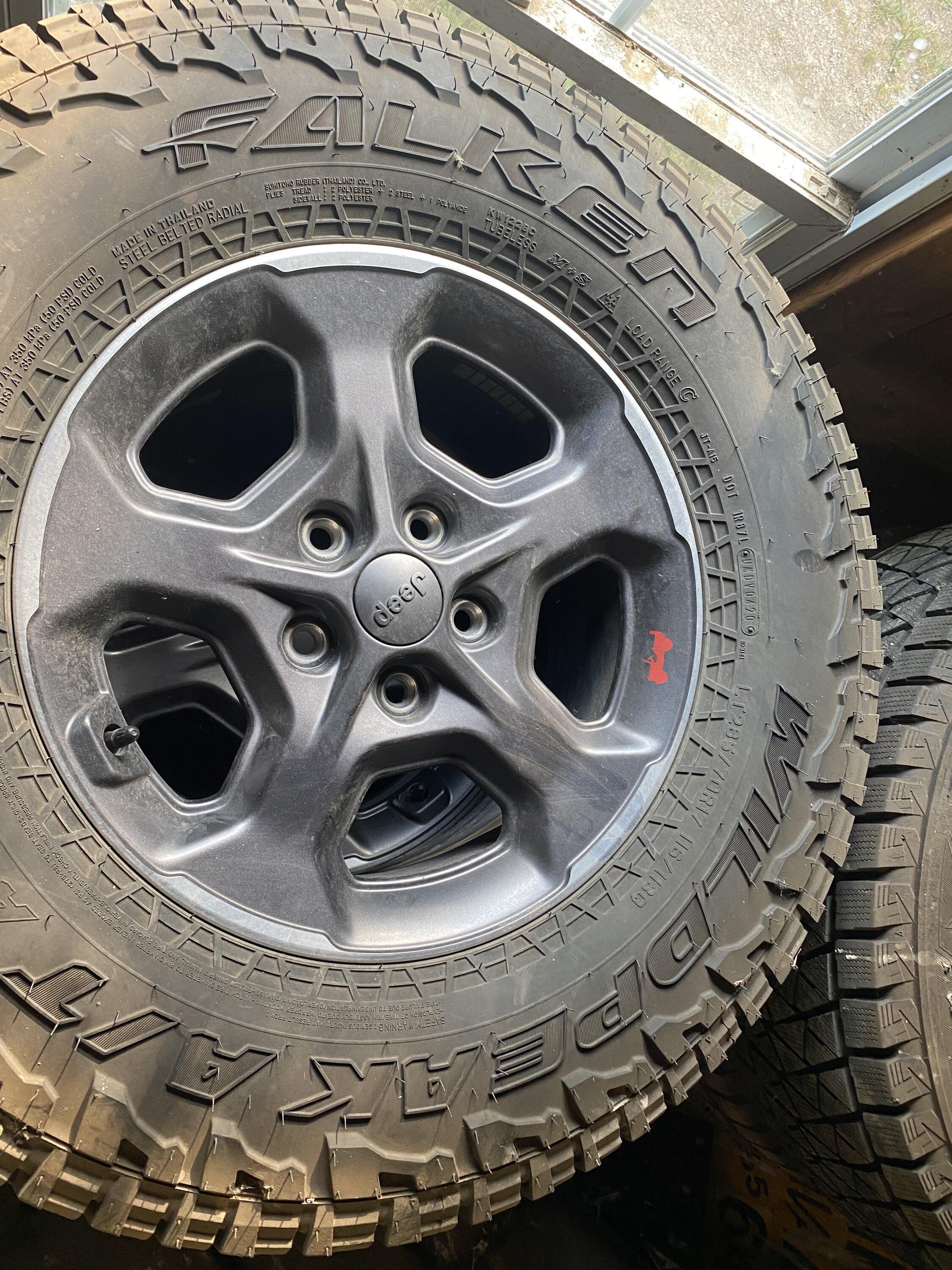 Jeep Gladiator Jeep Gladiator Accessories: Rubicon Wheels (2 Sets), Bestop Sunrider (Twill), Mac’s Tie Downs, Console Vault 8B7EC473-76F4-4445-B3EE-08E794903A04
