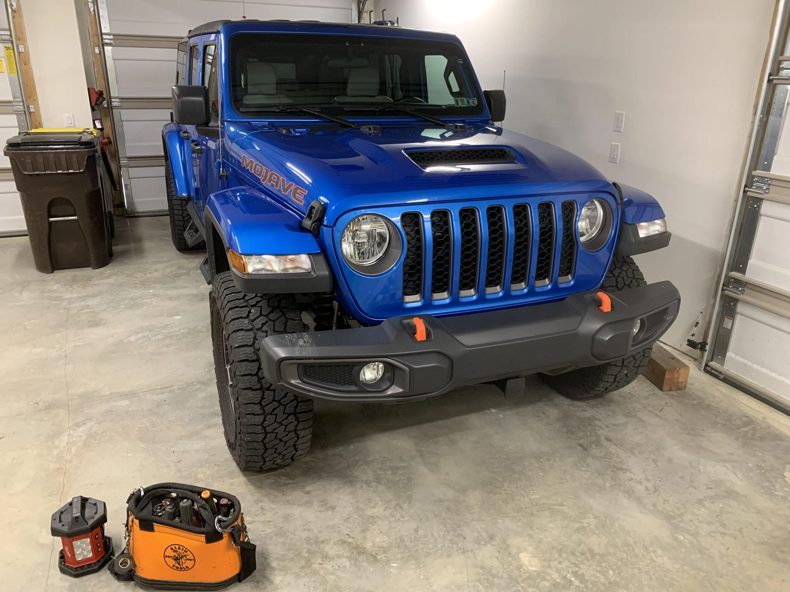 Jeep Gladiator Install 9000 lb. Warn winch on Mojave  plastic bumper, record time and zero sag! 3290589D-47D6-4706-BAB1-EEDABD769E3F
