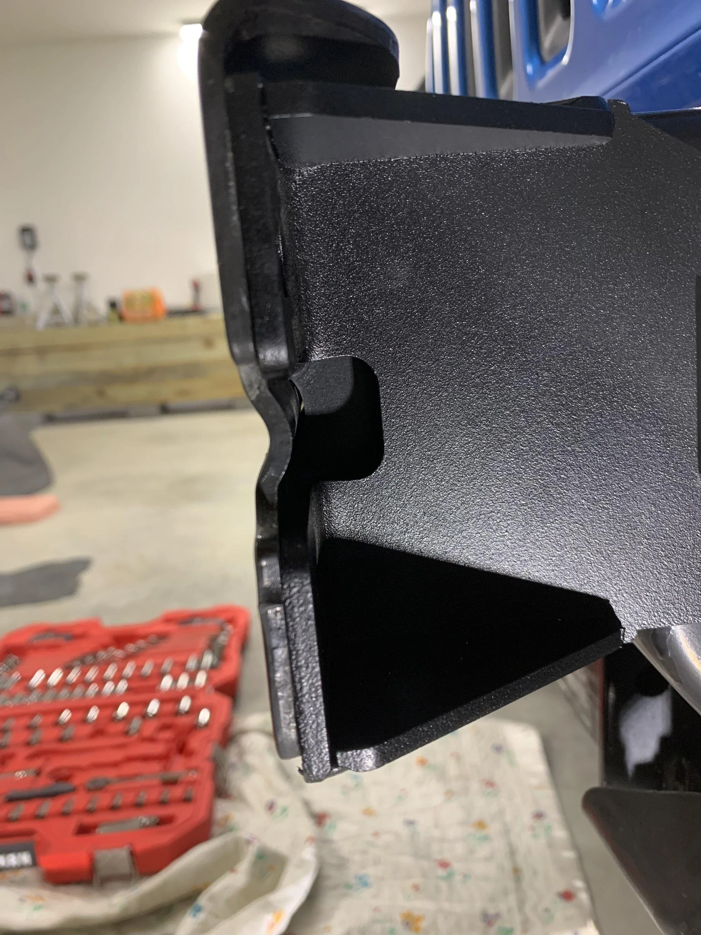 Jeep Gladiator Install 9000 lb. Warn winch on Mojave  plastic bumper, record time and zero sag! 76281904-E91F-446C-A3B0-00F6061C7979