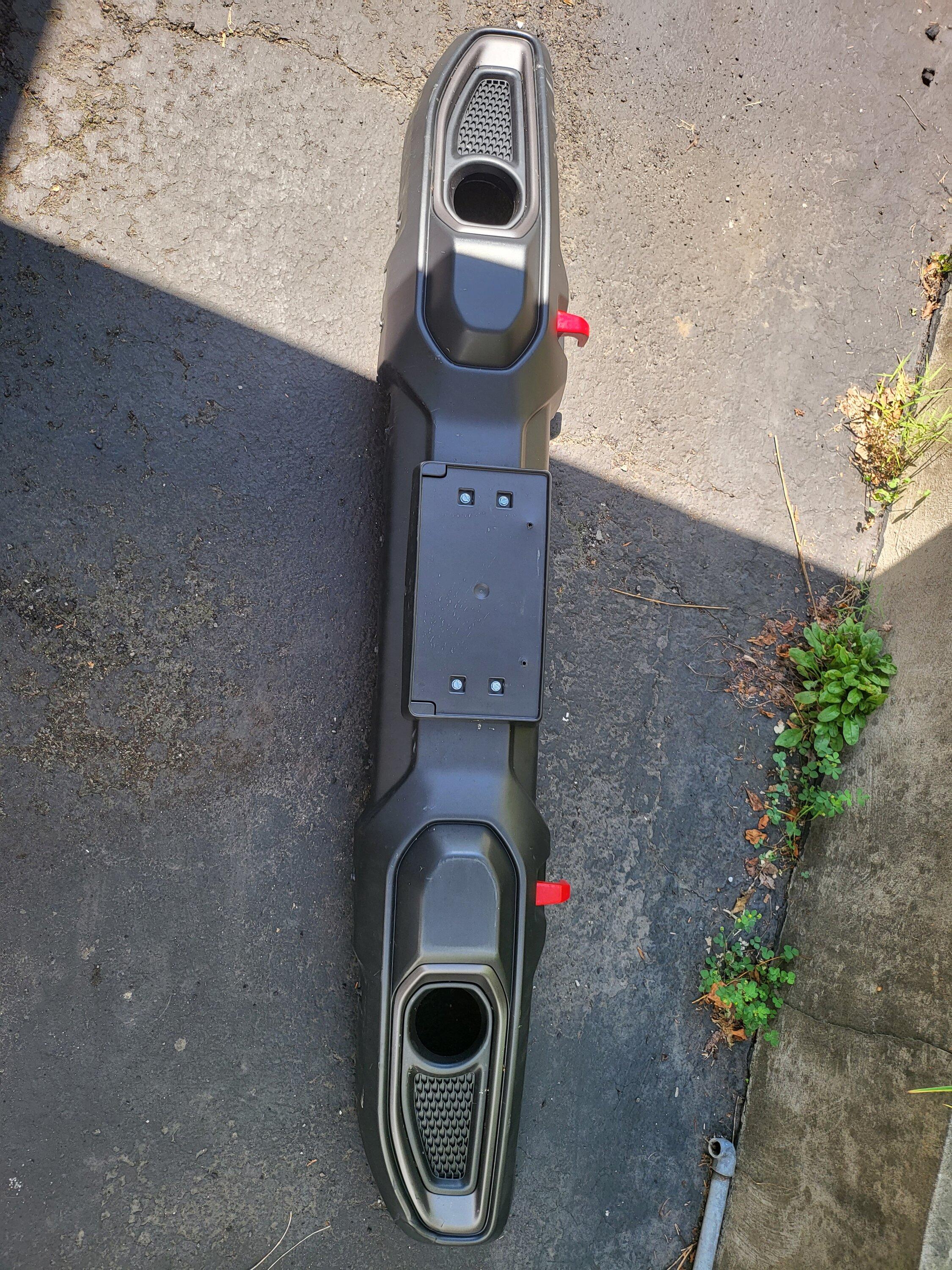 Jeep Gladiator OEM Rockrails and Plastic Rubicon Front bumper 20220723_144411