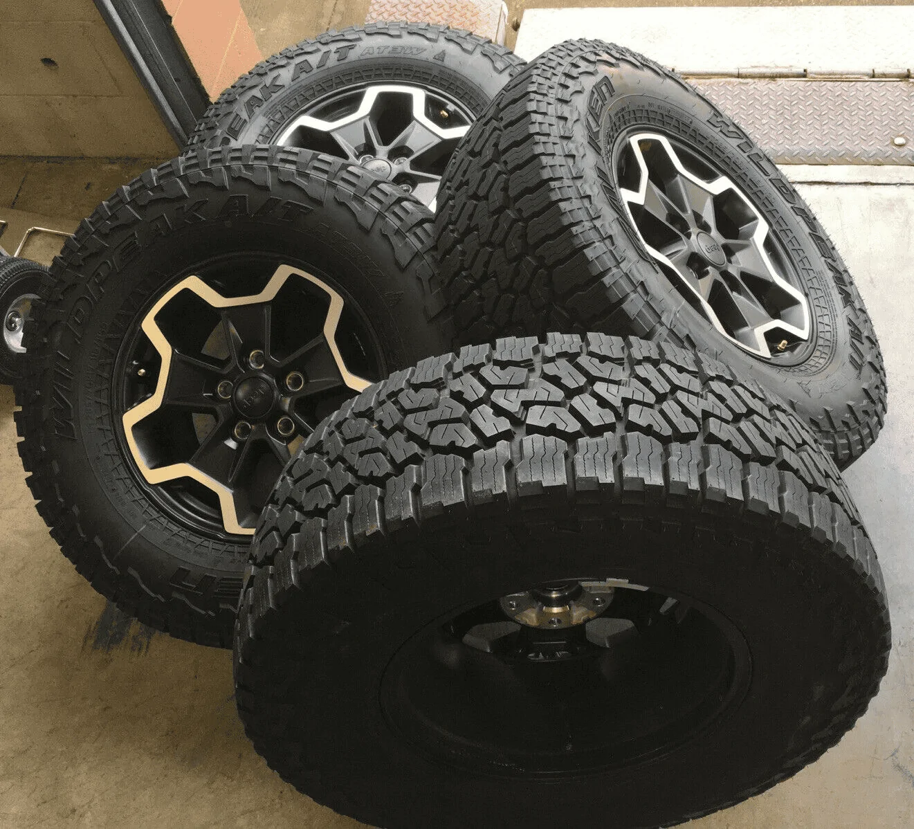 Jeep Gladiator Rubicon Gladiator Wheels and Tires IMG_3731