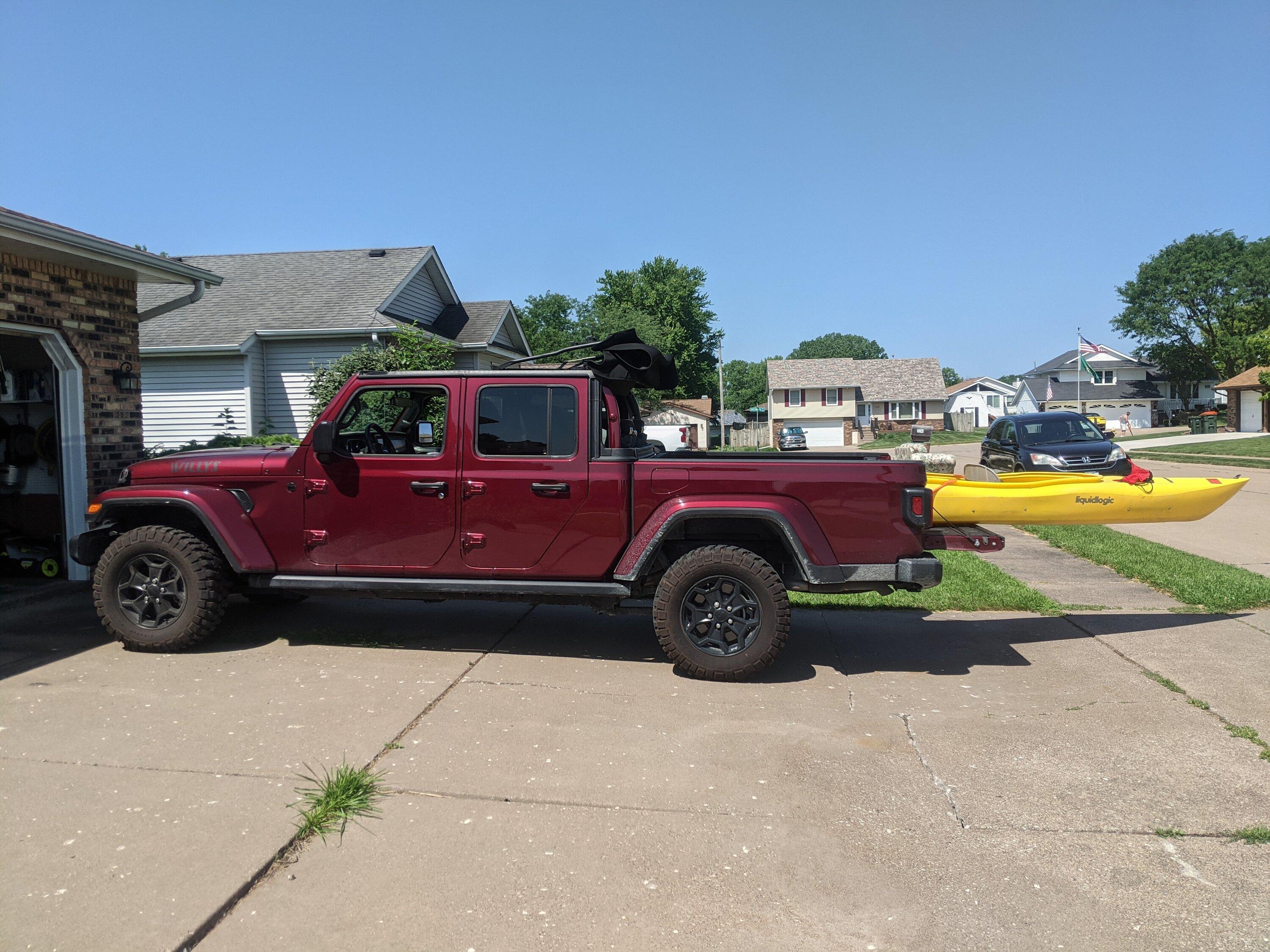Jeep Gladiator How do you guys carry your kayaks? PXL_20220723_160141477