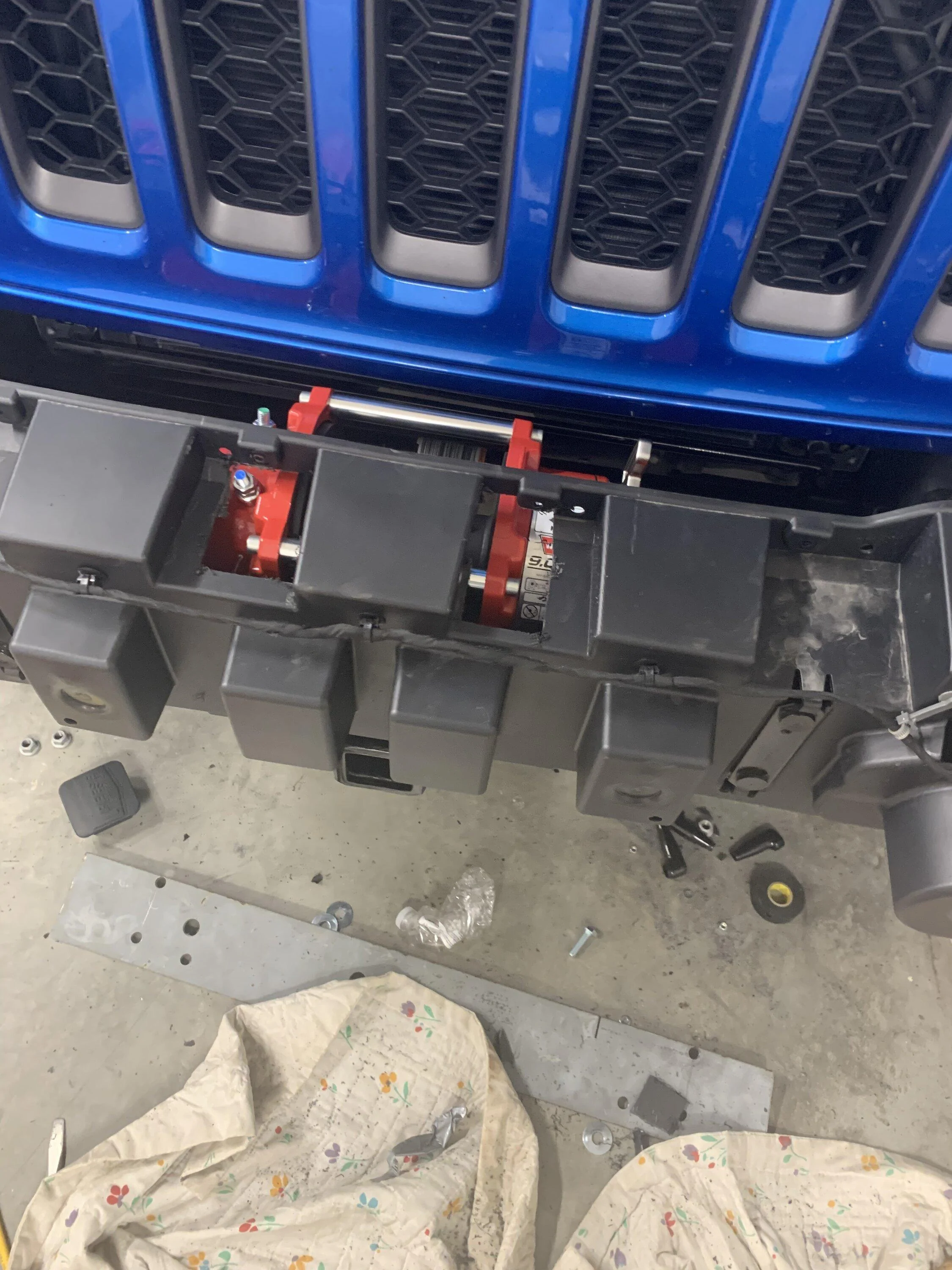 Jeep Gladiator Install 9000 lb. Warn winch on Mojave  plastic bumper, record time and zero sag! AACA5ACF-90E3-421D-A555-B2FD47D56874