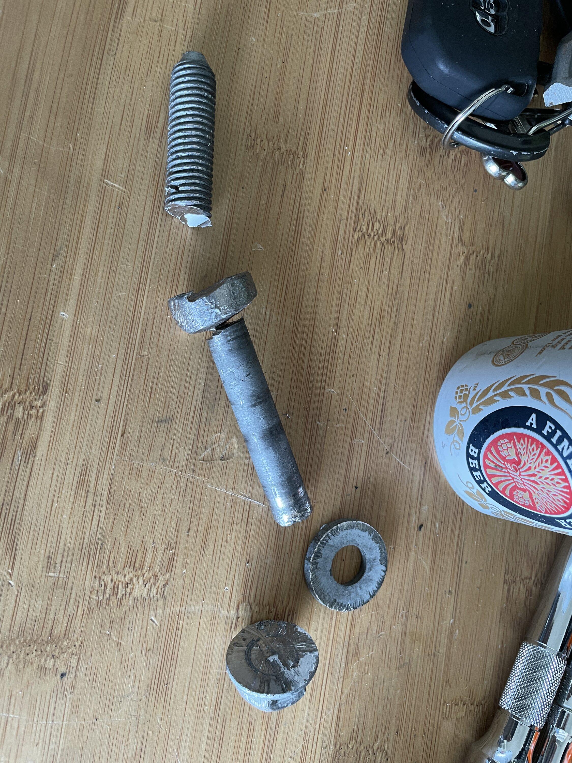 Jeep Gladiator Upper Shock Bolt Help *I’m an idiot” - scratch that, I’m not 2701E644-5F2B-458C-B9E1-4A78B9DA65A8