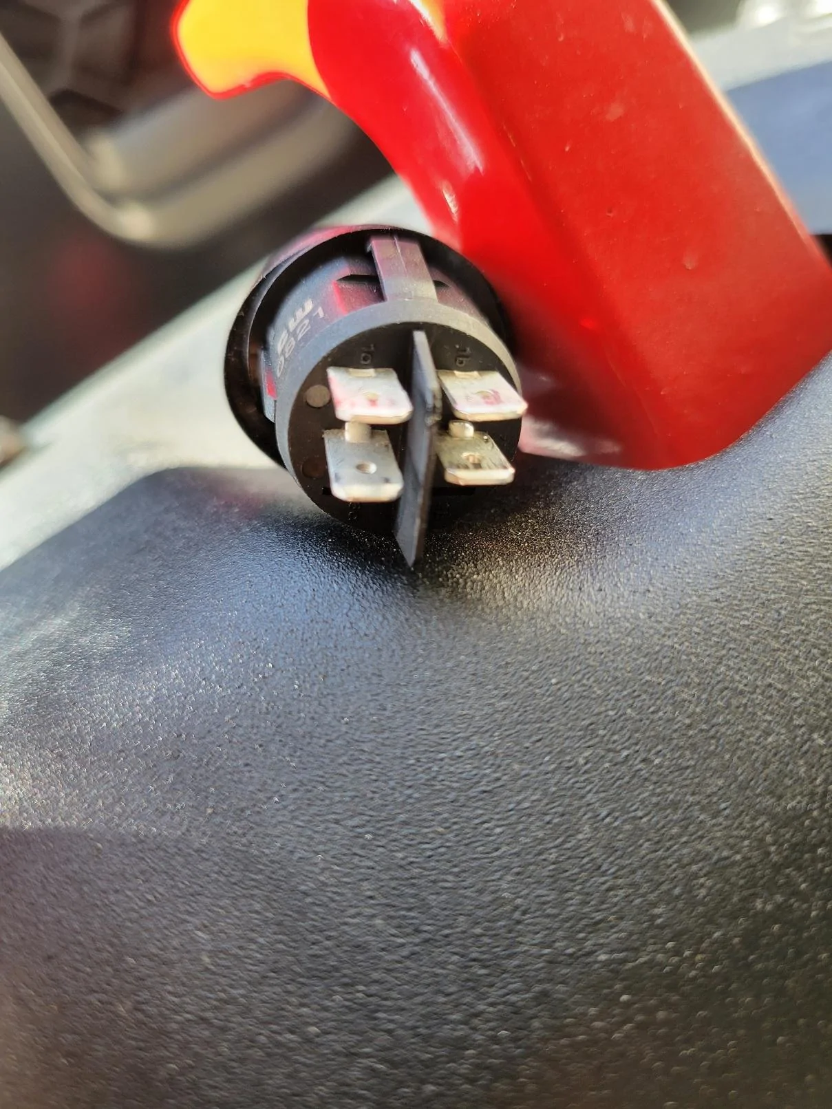 Jeep Gladiator No Power from Interior AUX and Ignition Wires 20220723_161500