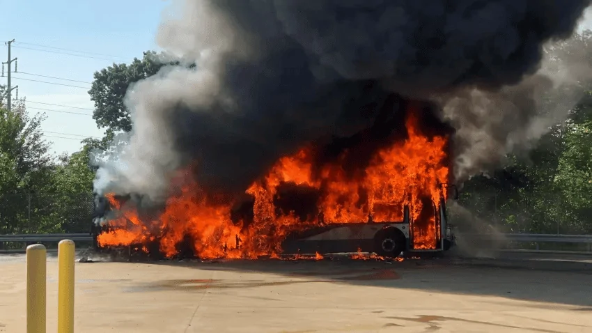 Jeep Gladiator EV bus catches fire in extreme heat? 1658698675377