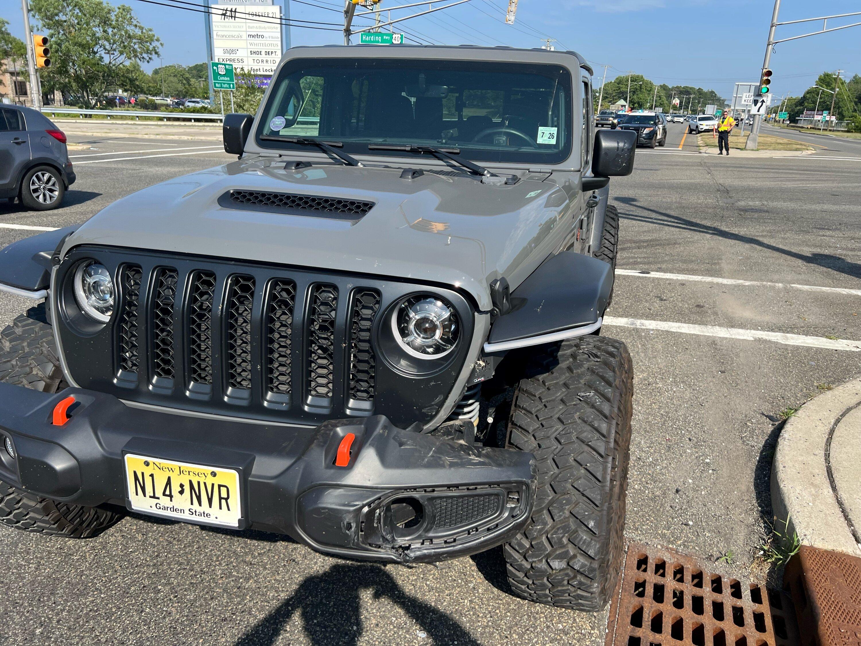 jeepcrash3.jpg