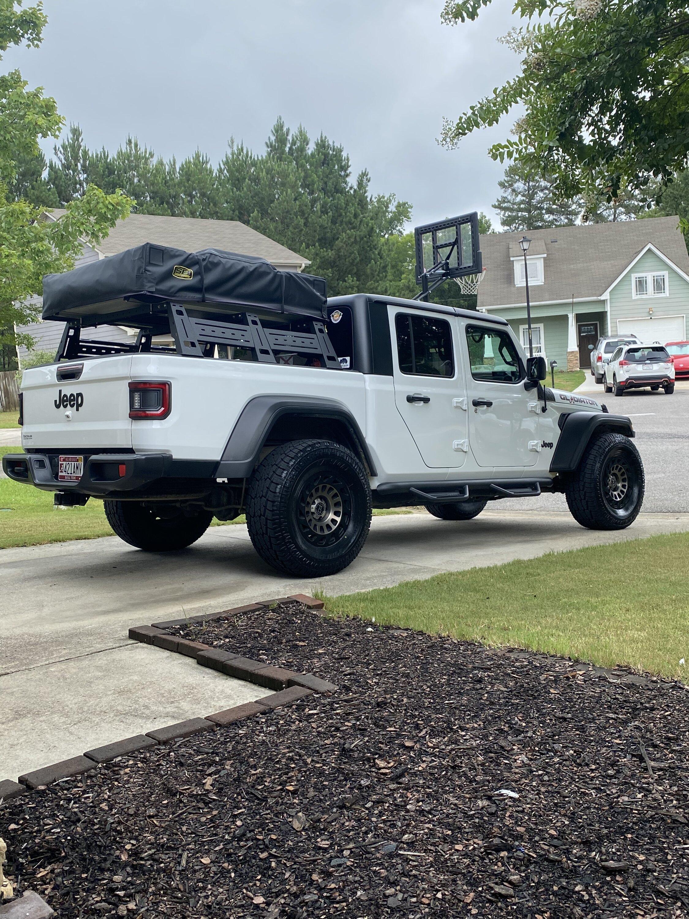 Jeep Gladiator BRIGHT WHITE Gladiator JT Club 3E910E7D-BB6E-4F9F-9513-3D094FD99760