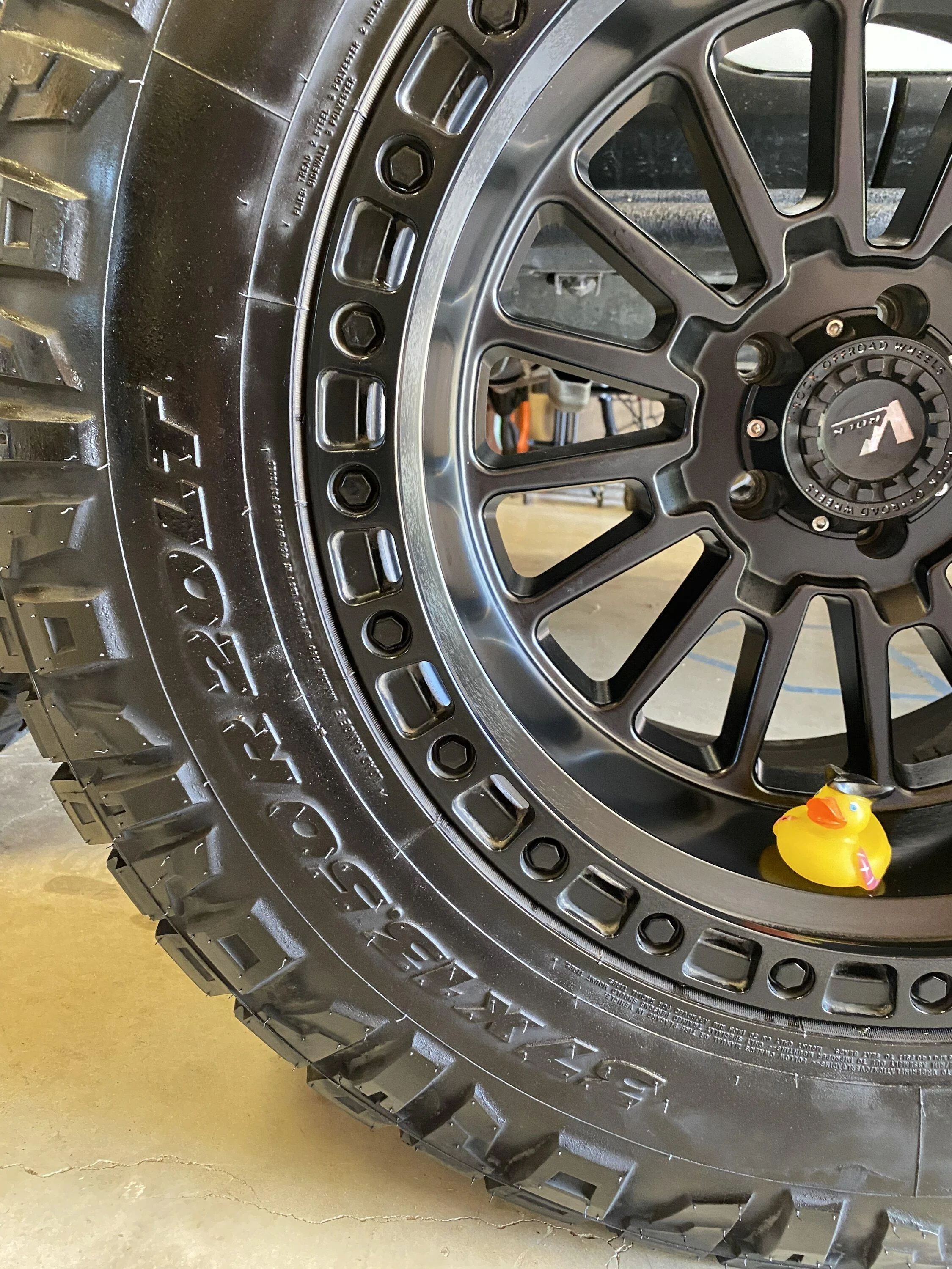 Jeep Gladiator Price Drop. 37x13.50R20 Nitto Ridge Grapplers on V-Rock Strike wheels B3C3F333-8920-44C5-B898-DFB596BD7E1E