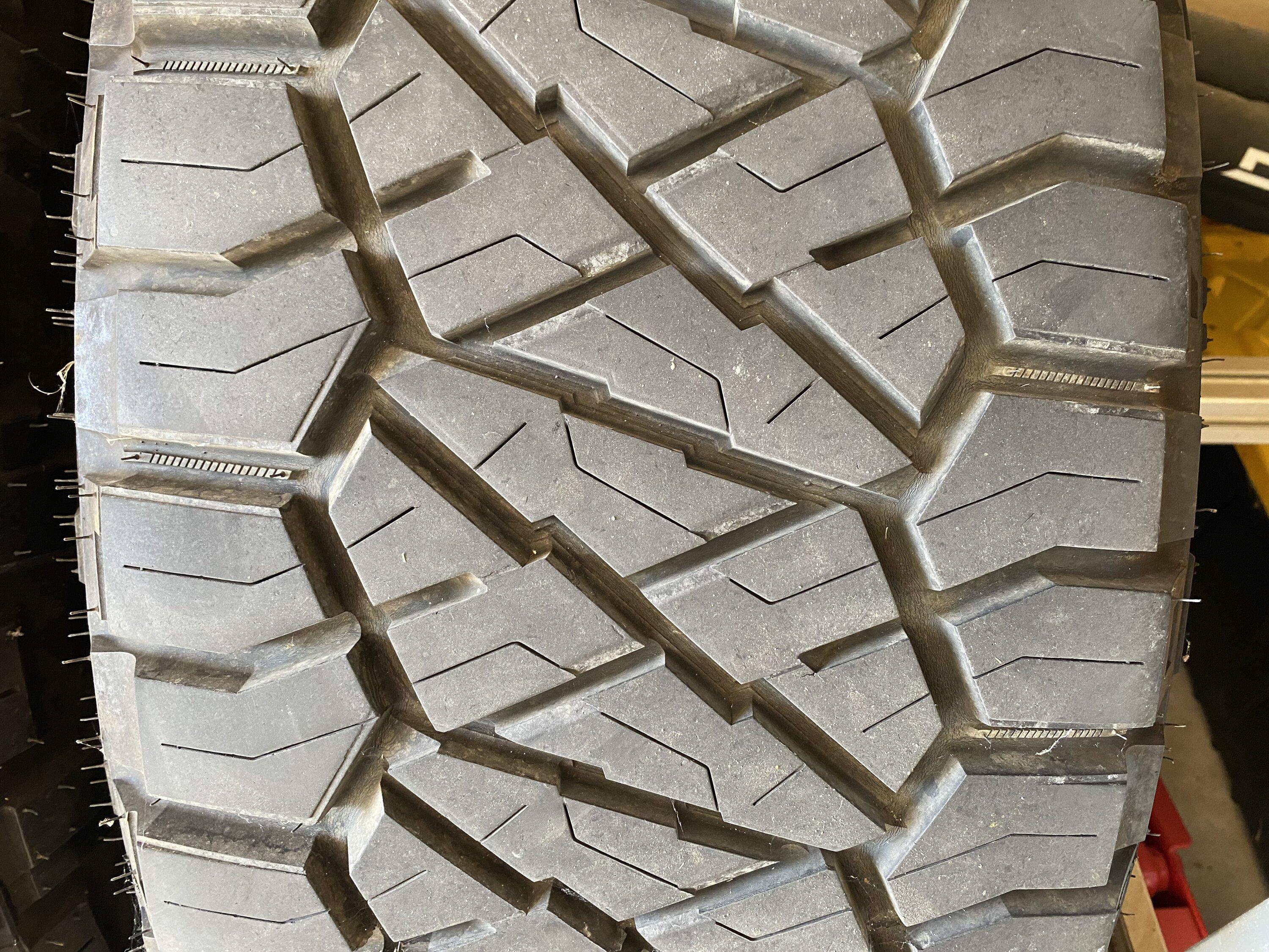 Jeep Gladiator Price Drop. 37x13.50R20 Nitto Ridge Grapplers on V-Rock Strike wheels 931B066B-A65B-4A21-B688-7B5597527F19
