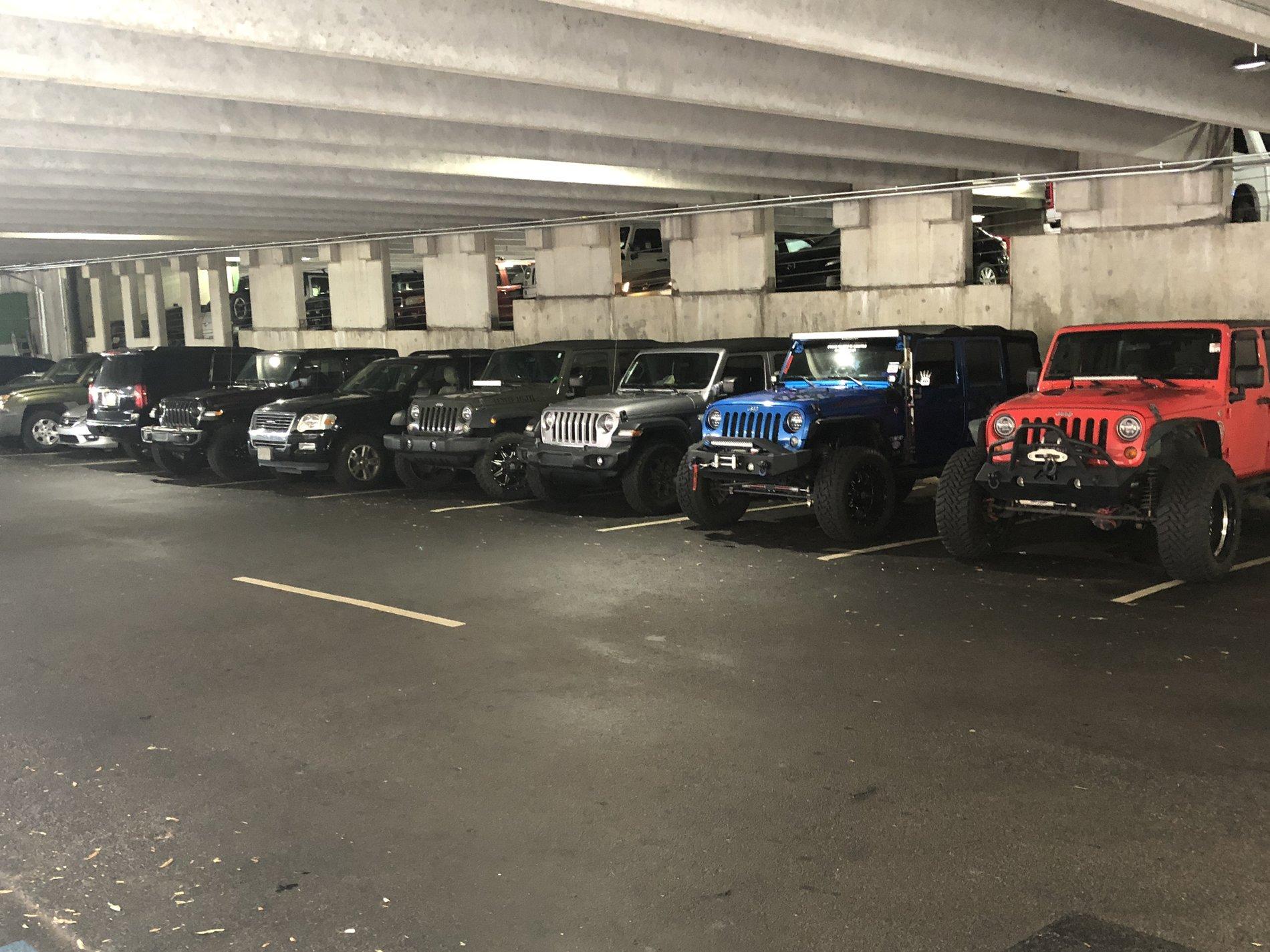 Jeep Gladiator Jeeps Parking Next To Jeeps 790A5408-51F1-4AD8-8EFB-2956CC4A689E