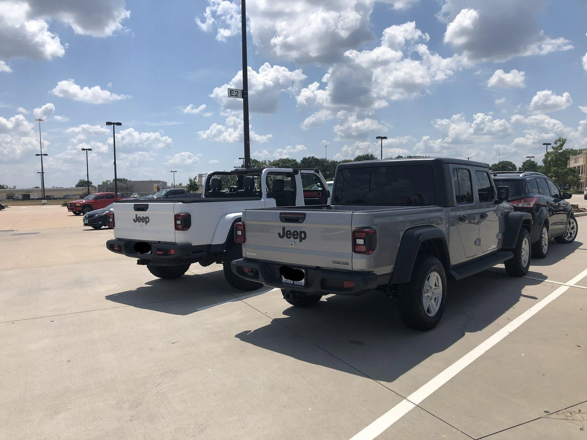 Jeep Gladiator Jeeps Parking Next To Jeeps IMG_2428_LI