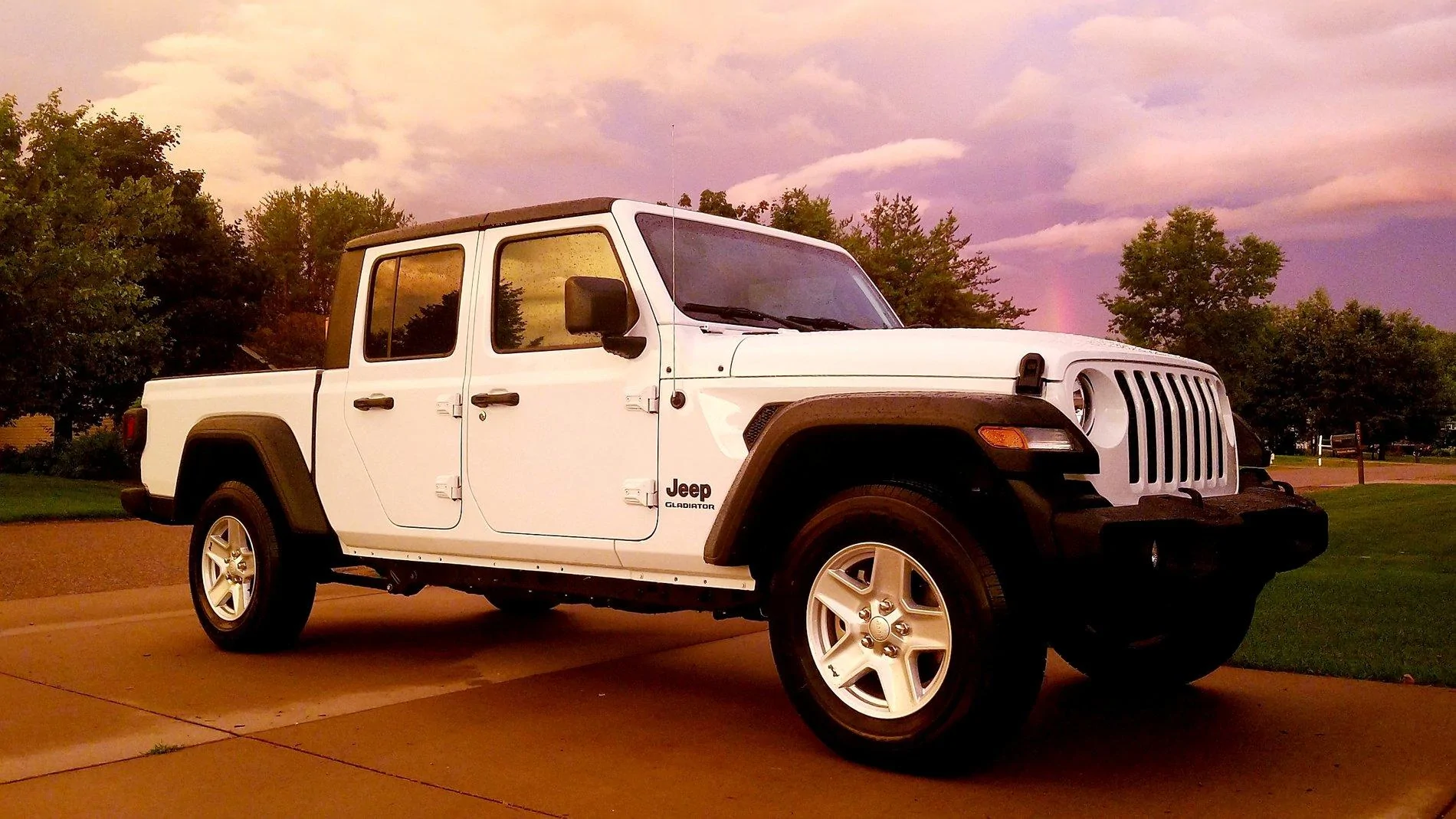 Jeep Gladiator BRIGHT WHITE Gladiator JT Club white rainbow pic