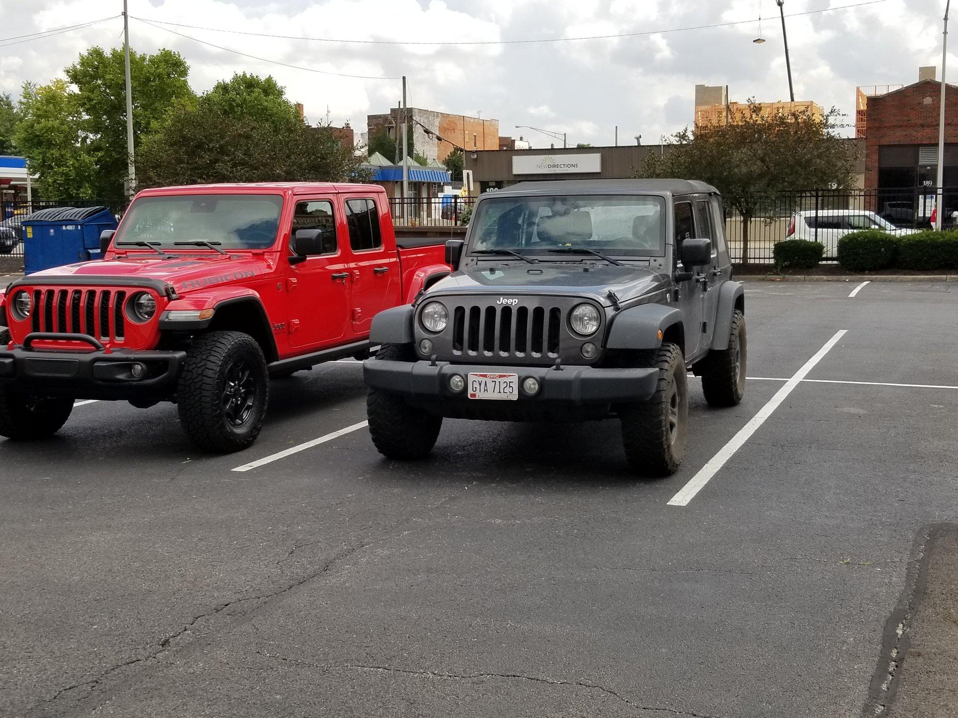 Jeep Gladiator Jeeps Parking Next To Jeeps 20190730_150229