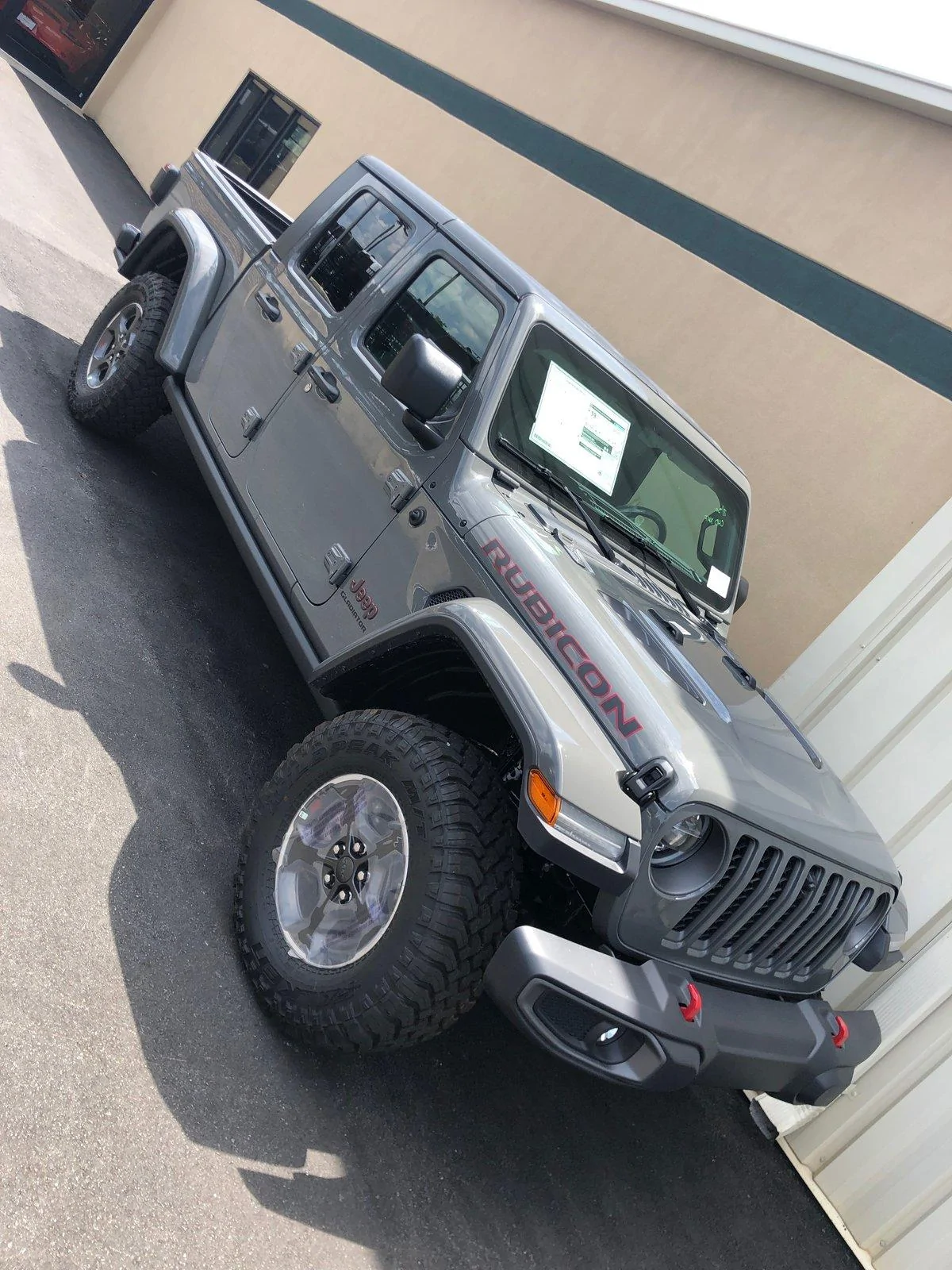 Jeep Gladiator Sting grey owners (future) check in 58C4C8AA-C13B-4875-8BC4-FB13A85B96A4