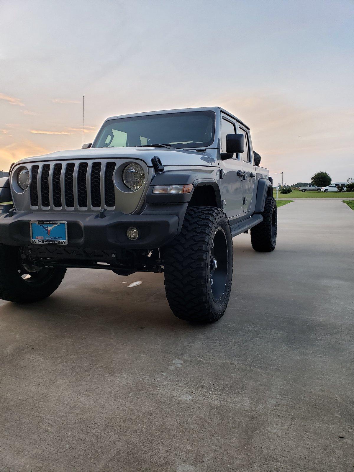 Jeep Gladiator Sport S with 35s & 37s.... 20190802_200907