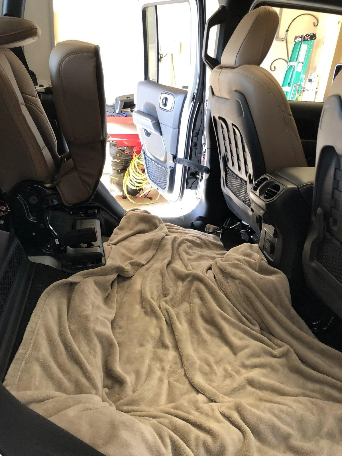 Jeep Gladiator More Dog Friendly EF775086-FE1D-4E5E-89E3-5EF6322D5557