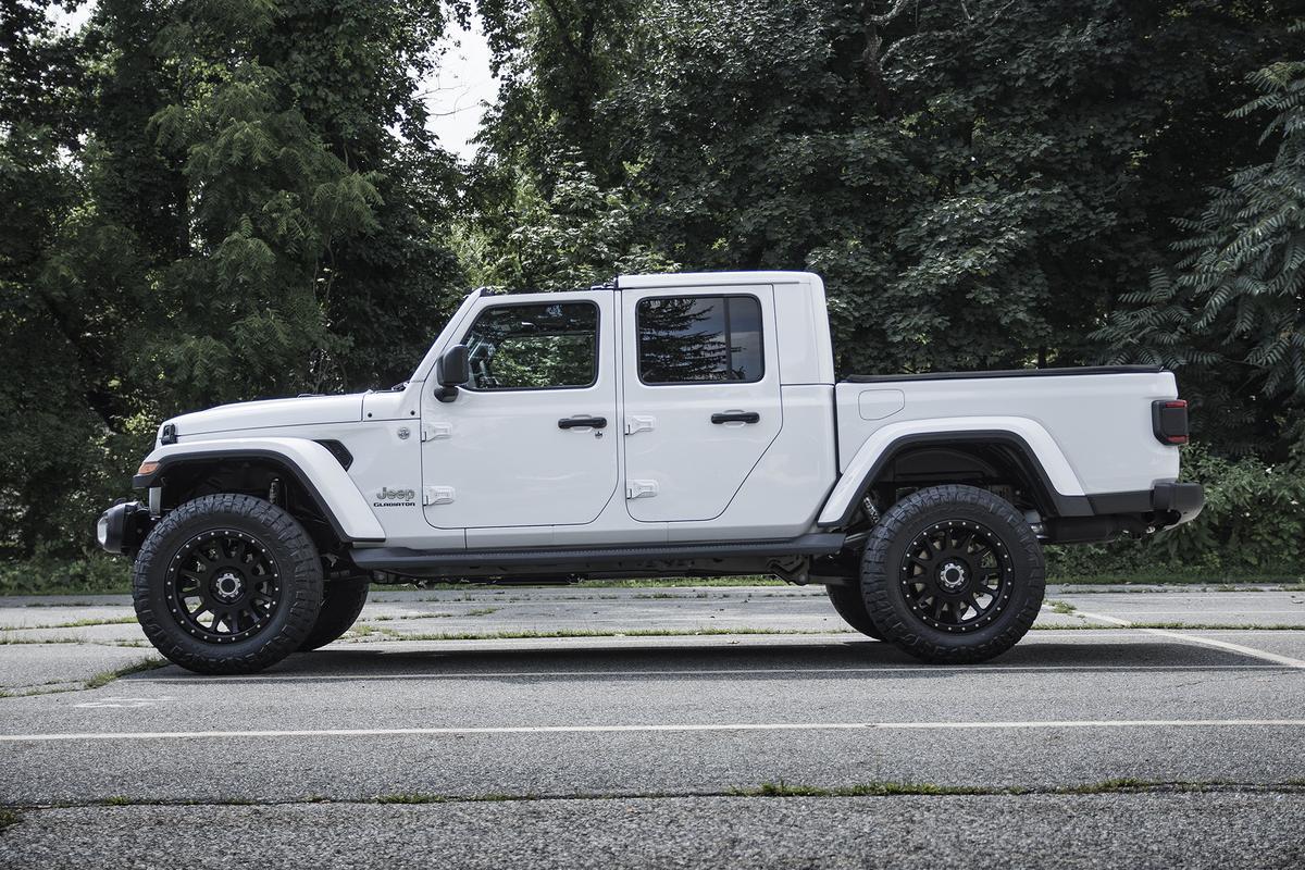 Jeep Gladiator Gladiators on Mopar 2" Lift Kit DSC-0054