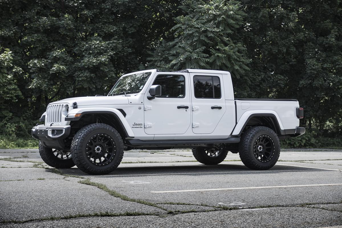 Jeep Gladiator Gladiators on Mopar 2" Lift Kit DSC-0057